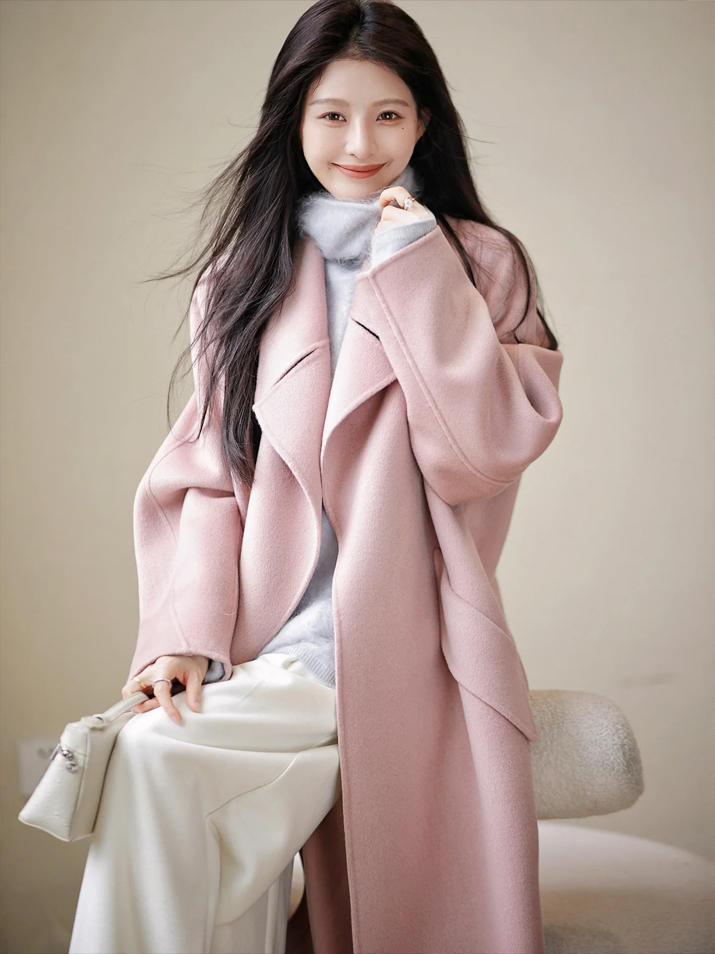 Зимнее пальто из шерсти и верблюжьего пуха Gold Poer Long Version с отстегивающимся поясом, простое, элегантное, женская верхняя одежда для повседневной носки, модное.
Зимнее пальто из шерсти и верблюжьего пуха Gold Poer Long Version с отстегивающимся поясом, простое, элегантное, женская верхняя одежда для повседневной носки, модное.