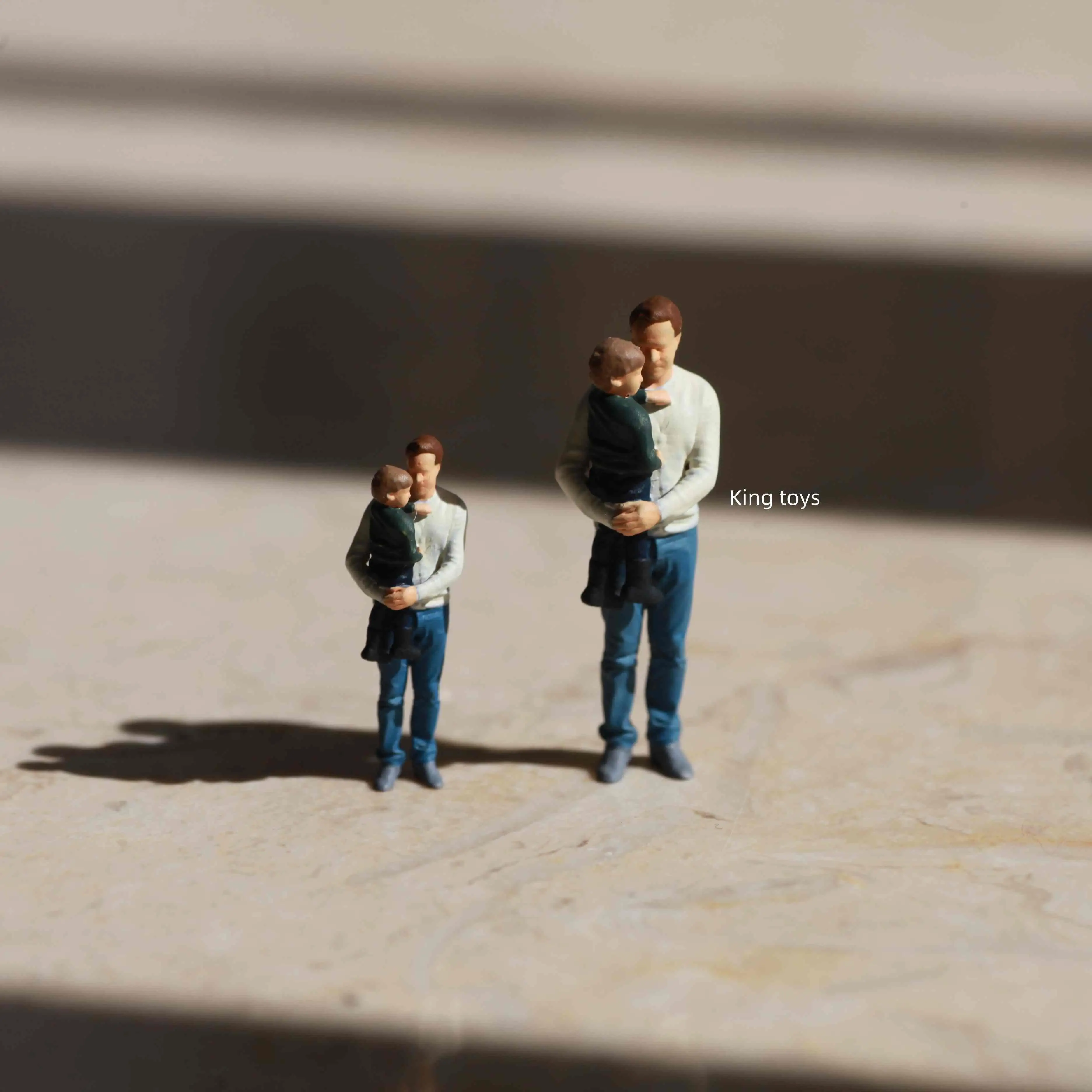 King Toys 1/64 1/87 1/43 Figurines Scale Model Resin Father Baby Dioramas Diecast Miniature Collection 021
King Toys 1/64 1/87 1/43 Figurines Scale Model Resin Father Baby Dioramas Diecast Miniature Collection 021