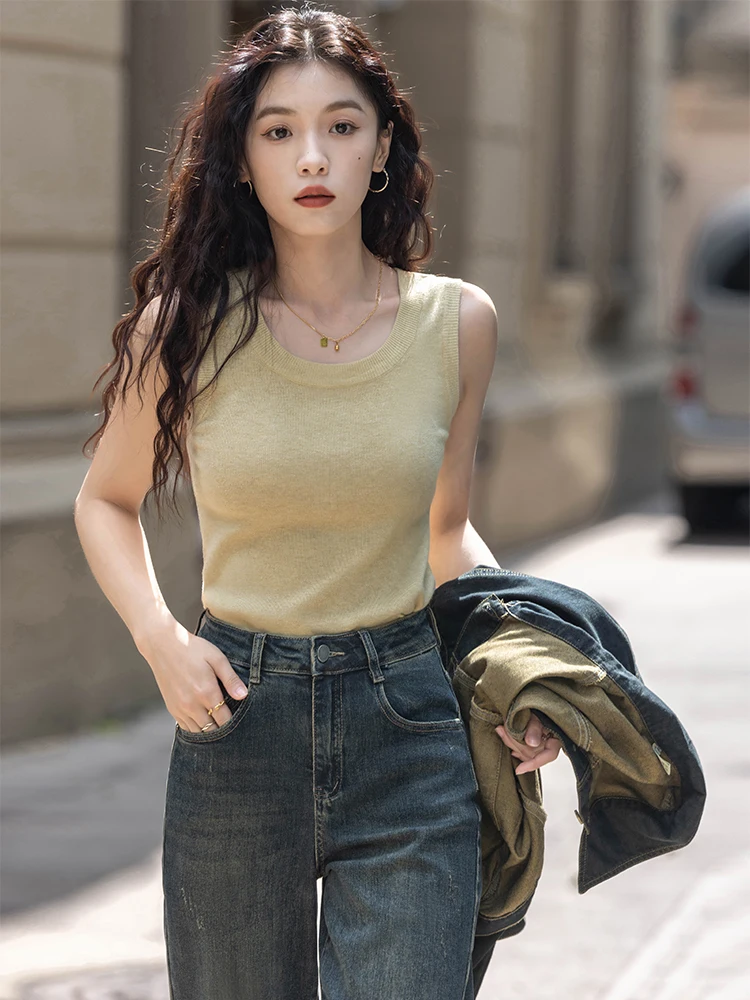 Мягкий вязаный жилет женский приталенный, тонкий топ, базовый слой, верхняя одежда, летняя новинка, однотонный, для повседневной носки
Мягкий вязаный жилет женский приталенный, тонкий топ, базовый слой, верхняя одежда, летняя новинка, однотонный, для повседневной носки