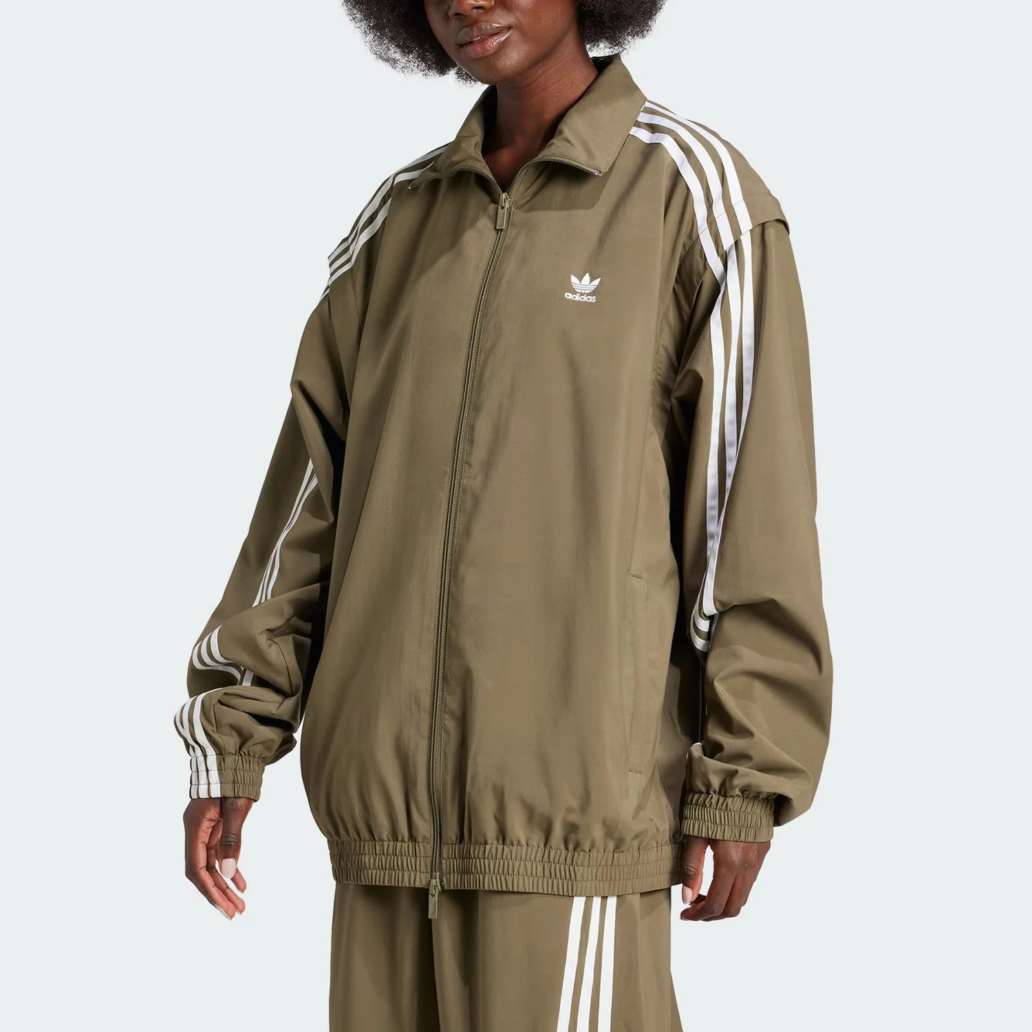Официальная женская куртка Adidas на молнии с воротником-стойкой, спортивное пальто JM9252
Официальная женская куртка Adidas на молнии с воротником-стойкой, спортивное пальто JM9252
