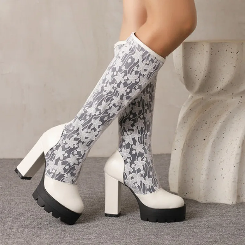 Plus Size Lace Floral Fabric Splicing PU Thick Heel Waterproof Platform Breathable Knee High Boots Flower Back Zipper Mesh Boots
Plus Size Lace Floral Fabric Splicing PU Thick Heel Waterproof Platform Breathable Knee High Boots Flower Back Zipper Mesh Boots