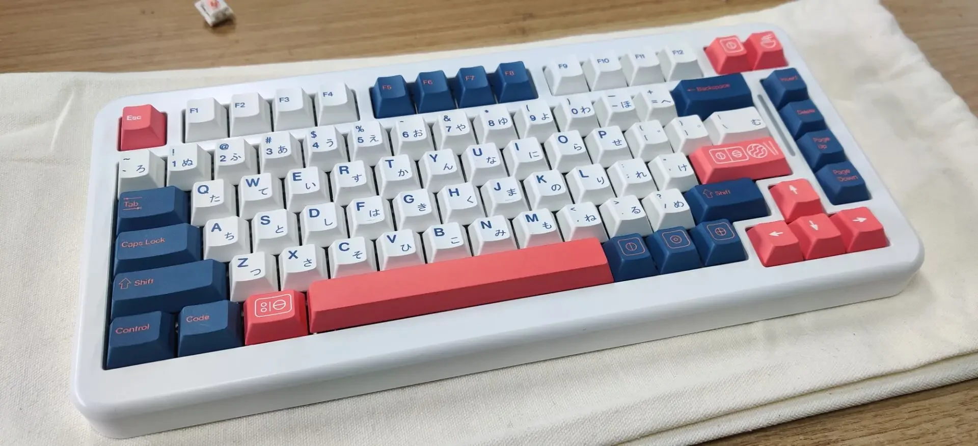 Bento keycap 144 keys small full set of original height PBT material five-sided hot sublimation process box
Bento keycap 144 keys small full set of original height PBT material five-sided hot sublimation process box