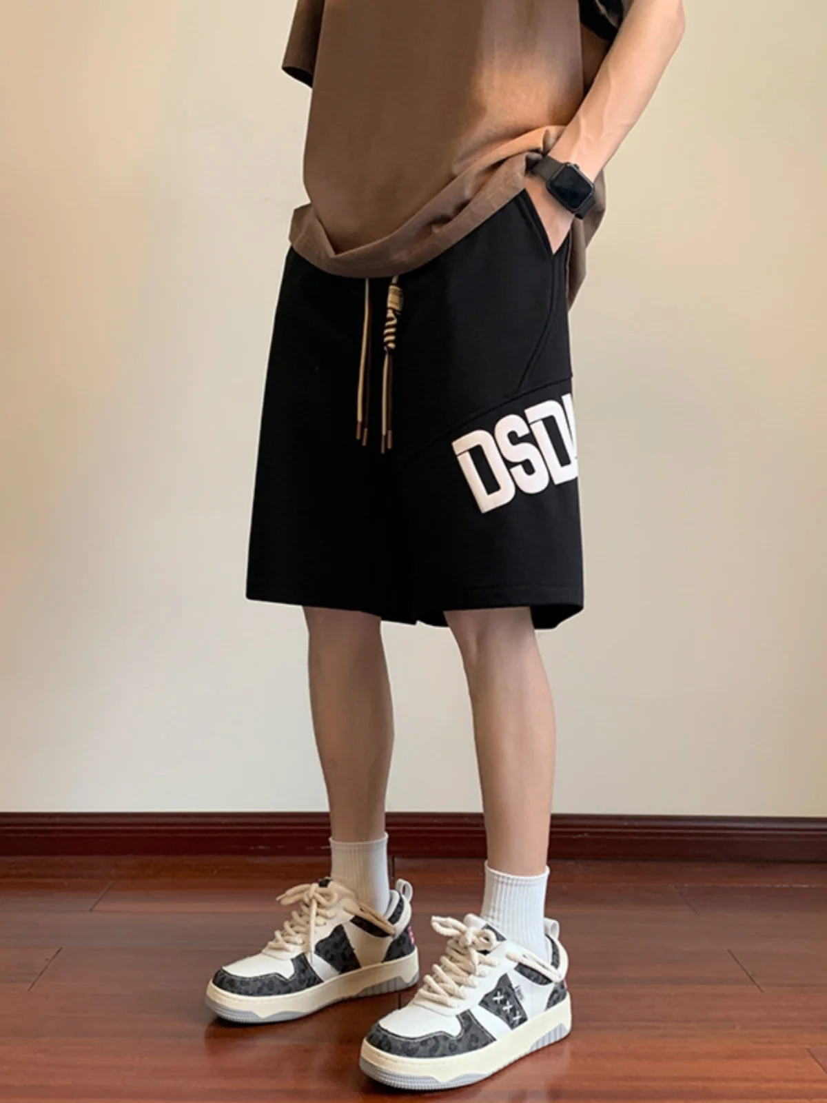 Свободные американские спортивные брюки в стиле High Street для подростков, летние, повседневные, дышащие, тонкие, модель «пять четвертей»
Свободные американские спортивные брюки в стиле High Street для подростков, летние, повседневные, дышащие, тонкие, модель «пять четвертей»