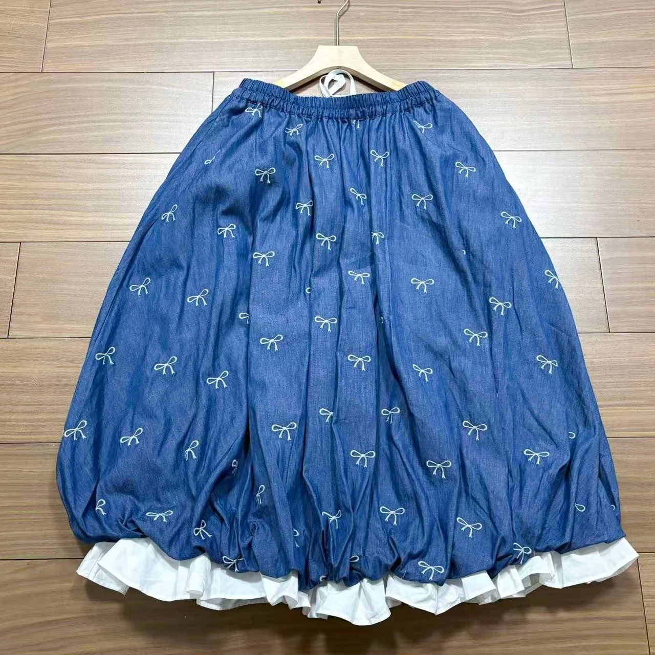 Summer New Pure Cotton Embroidered Patchwork Skirt Women's High Waist A-Line Midi Skirt with Pockets Casual Sweet Style
Summer New Pure Cotton Embroidered Patchwork Skirt Women's High Waist A-Line Midi Skirt with Pockets Casual Sweet Style