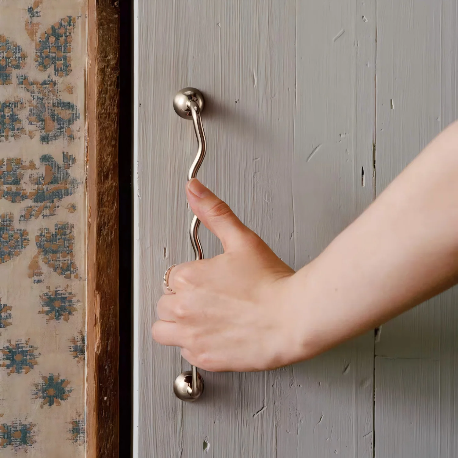 Luxury Titanium Silver Drawer Pulls Irregular Curved Dresser Knobs Pulls Solid Brass Cabinet Handles Kitchen Hardware LBFEEL
Luxury Titanium Silver Drawer Pulls Irregular Curved Dresser Knobs Pulls Solid Brass Cabinet Handles Kitchen Hardware LBFEEL