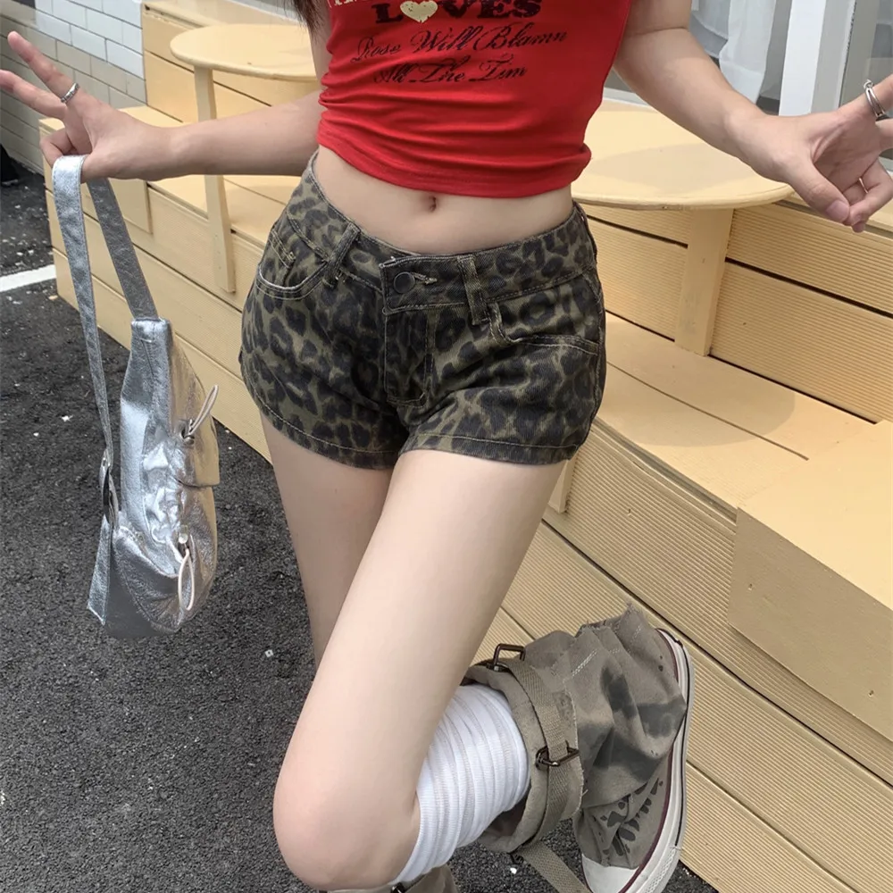 Fashion Leopard Print Pockets Shorts For Women Y2K High Waist Zipper Short Pants 2024 Summer High Street Lady Chic Shorts
Fashion Leopard Print Pockets Shorts For Women Y2K High Waist Zipper Short Pants 2024 Summer High Street Lady Chic Shorts