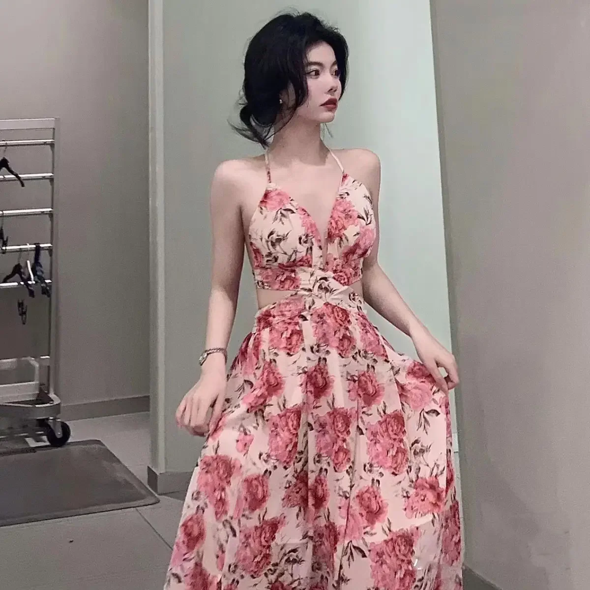 2024 Summer Beach Style Party Dress Office Lady Casual Sleeveless Elegant Floral Midi Dress Women Outwear One Piece Dress Korean
2024 Summer Beach Style Party Dress Office Lady Casual Sleeveless Elegant Floral Midi Dress Women Outwear One Piece Dress Korean