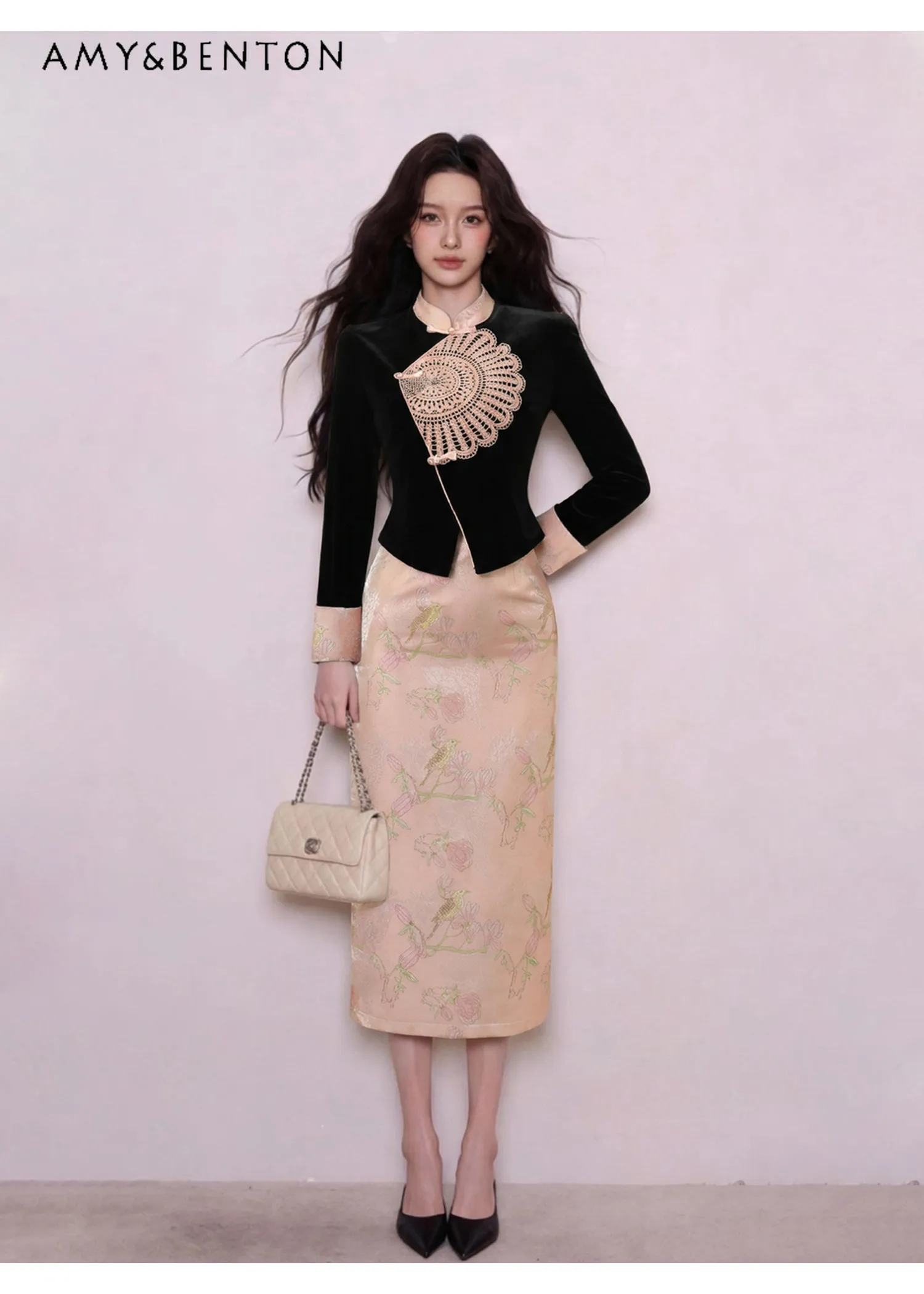 New Chinese Style Improved Cheongsam Slim Dress for Women Spring Autumn Embroidery Design High-end Banquet Host Birthday Dress
New Chinese Style Improved Cheongsam Slim Dress for Women Spring Autumn Embroidery Design High-end Banquet Host Birthday Dress