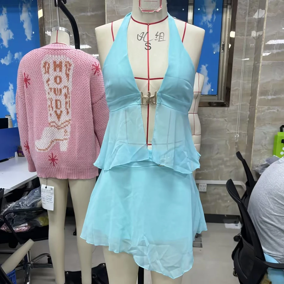 New Women's Metal Mesh Skirt Set Summer Fashionable Sleeveless Halter Neck Tops with Mini Skirt 2 Piece Outfit
New Women's Metal Mesh Skirt Set Summer Fashionable Sleeveless Halter Neck Tops with Mini Skirt 2 Piece Outfit