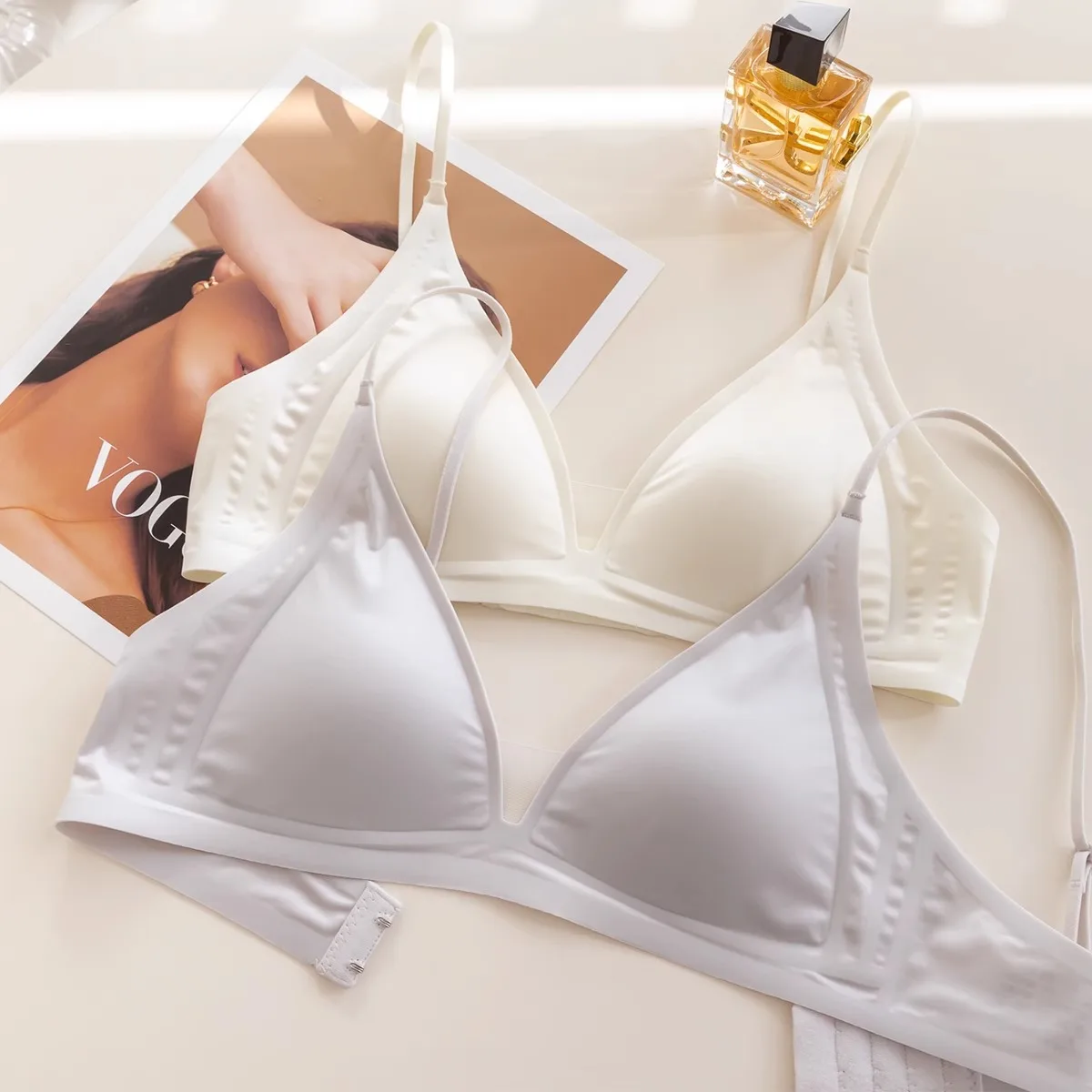 Soft Support Thin Strap Women's Bra Gathered Cup Steel Ring Underwear Nylon Fabric /4 Cup Detail Design Summer Collection
Soft Support Thin Strap Women's Bra Gathered Cup Steel Ring Underwear Nylon Fabric /4 Cup Detail Design Summer Collection