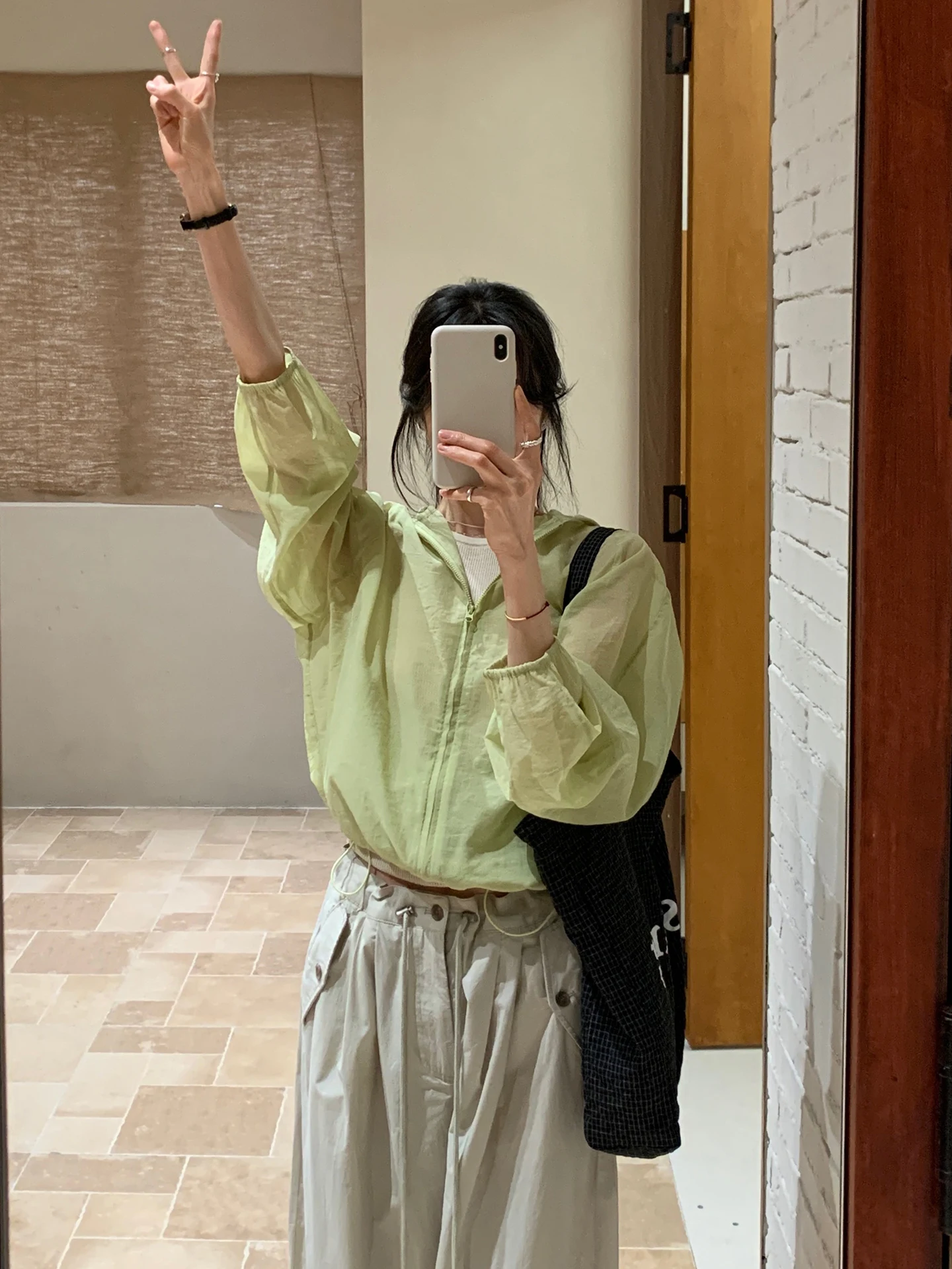 BRIVIN Korean Style Loose Fit Long Sleeve Hoodie Shirt Women's Spring New Design Green Color White Enhancing Top
BRIVIN Korean Style Loose Fit Long Sleeve Hoodie Shirt Women's Spring New Design Green Color White Enhancing Top