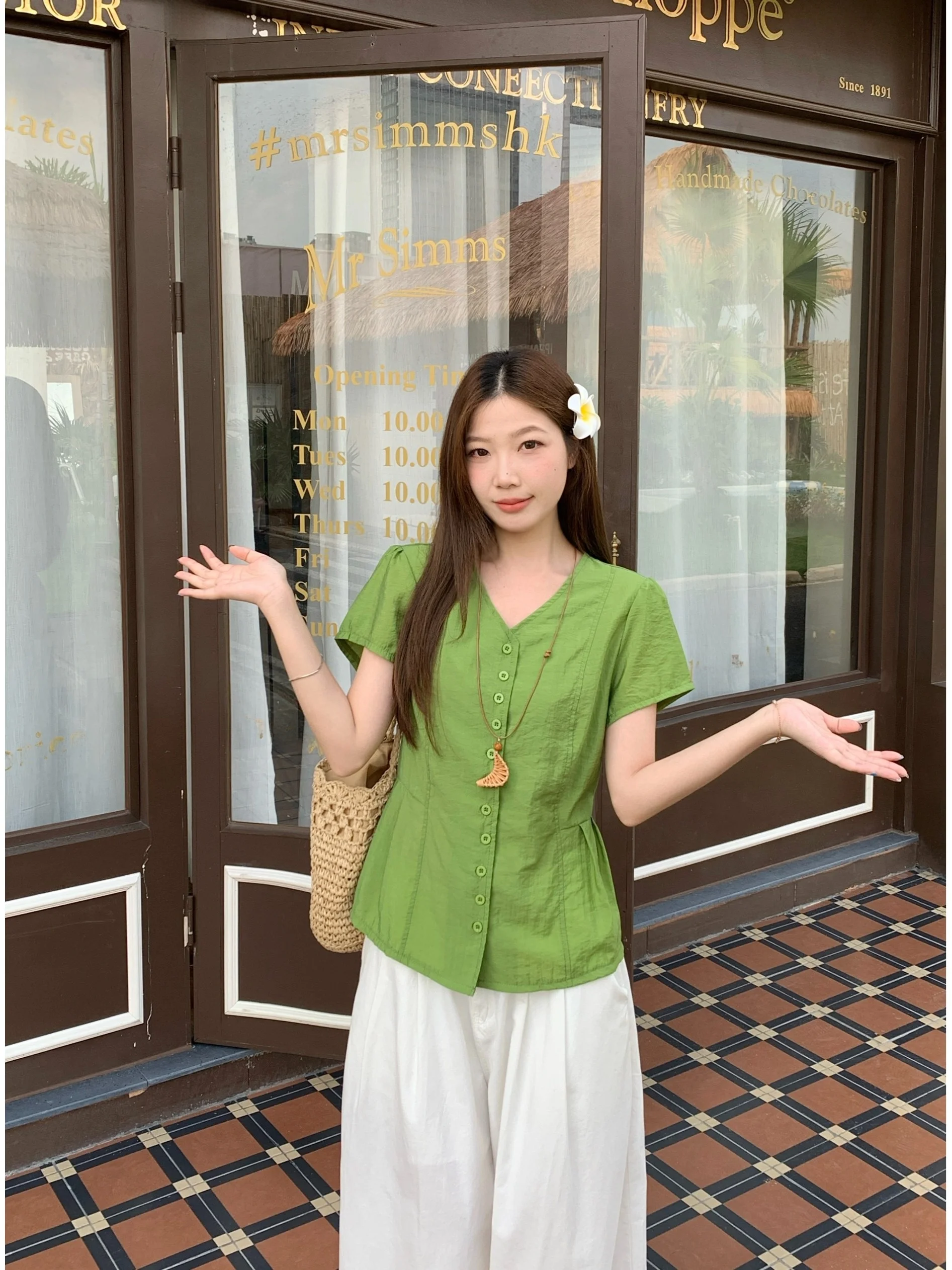 plus Size Fashionable Casual V-Neck Slimming Shirt Versatile Summer Wear New Arrival for Women Comfortable Breathable Short S...
plus Size Fashionable Casual V-Neck Slimming Shirt Versatile Summer Wear New Arrival for Women Comfortable Breathable Short S...
