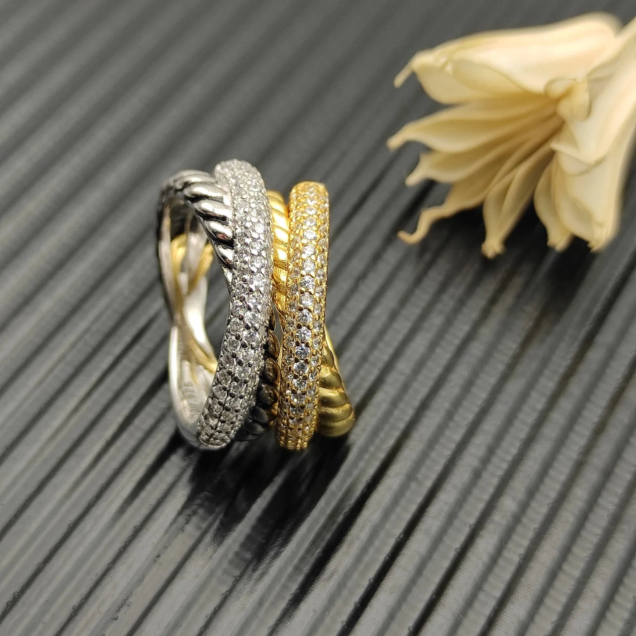 S925 sterling silver new 7.5mm cross double row diamond ring female fashion personality simple trend retro luxury jewelry gift
S925 sterling silver new 7.5mm cross double row diamond ring female fashion personality simple trend retro luxury jewelry gift