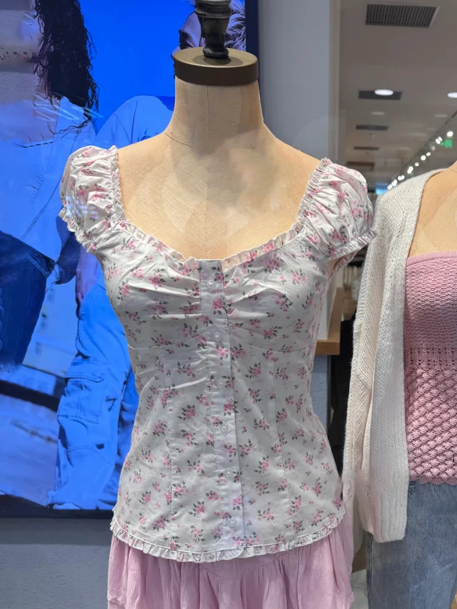 Pink Floral Ruffles T-shirt Blouse Woman V Neck Single Breasted Puff Sleeve Slim Tees Summer Sweet Cute Cotton Tshirt Y2k Tops
Pink Floral Ruffles T-shirt Blouse Woman V Neck Single Breasted Puff Sleeve Slim Tees Summer Sweet Cute Cotton Tshirt Y2k Tops