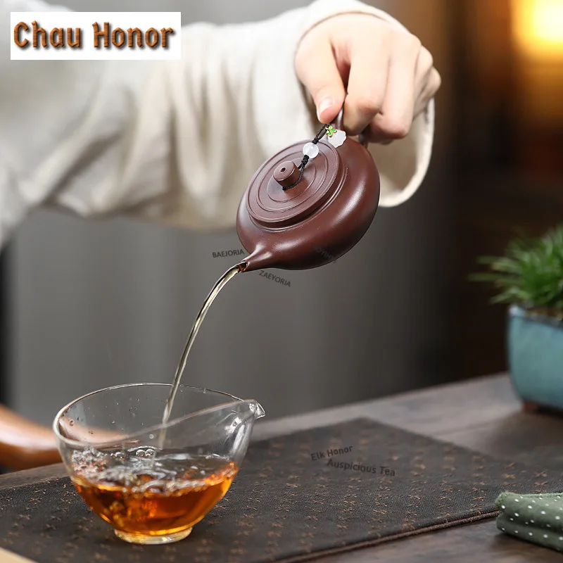 120ml Yixing Purple Clay Small Teapots Handmade Sketch Flat Pot Raw Ore Mud Tea Maker Kettle With Filter Zisha Tea Set Tea Items
120ml Yixing Purple Clay Small Teapots Handmade Sketch Flat Pot Raw Ore Mud Tea Maker Kettle With Filter Zisha Tea Set Tea Items