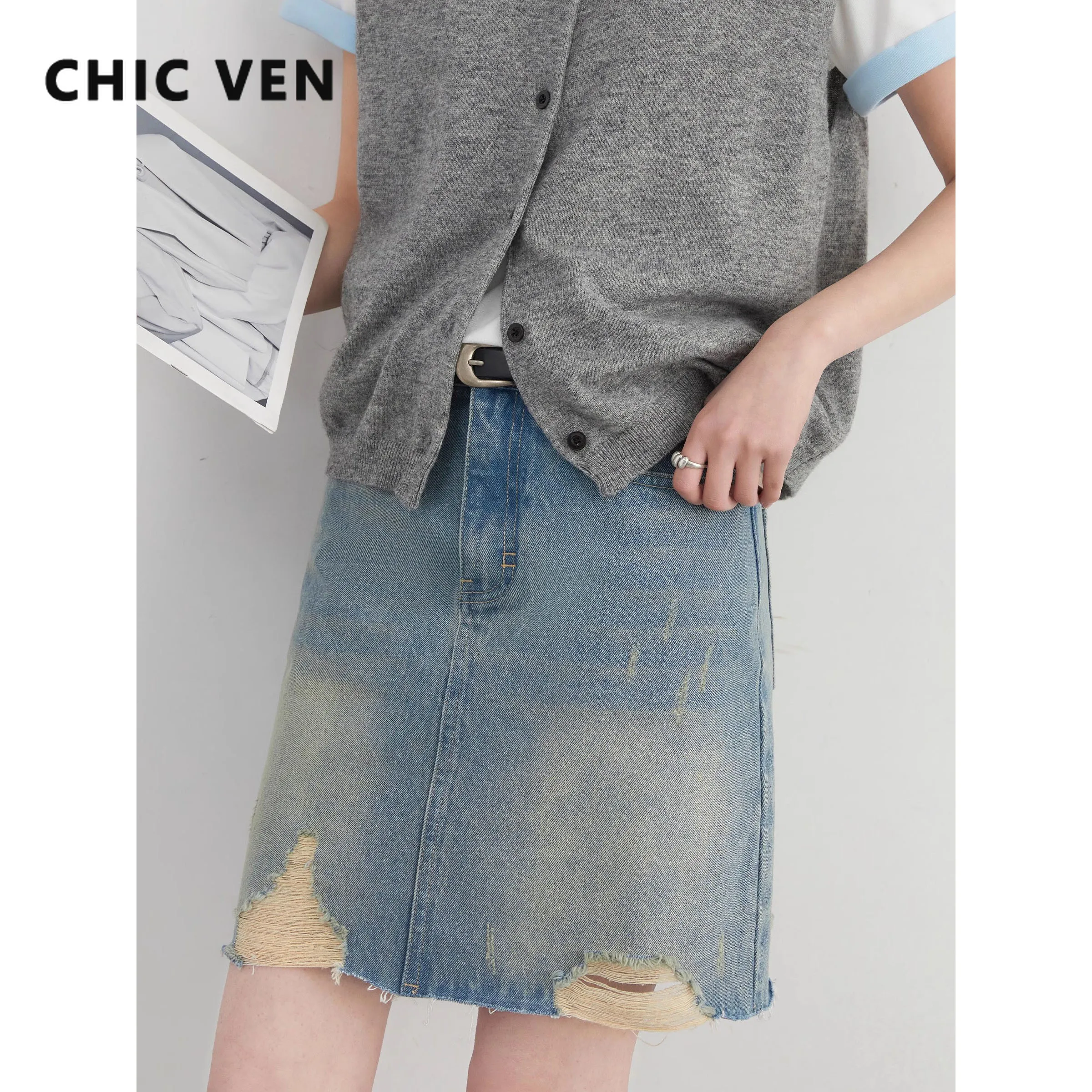 Женские юбки CHIC VEN, новая рваная джинсовая короткая юбка трапециевидной формы с высокой талией, хлопковая женская полуюбка с потертыми краями, весна-лето 2025
Женские юбки CHIC VEN, новая рваная джинсовая короткая юбка трапециевидной формы с высокой талией, хлопковая женская полуюбка с потертыми краями, весна-лето 2025