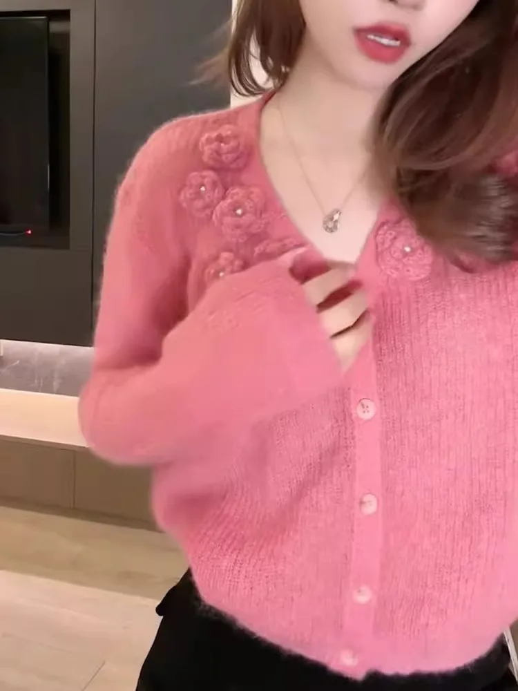 Мягкий вязаный кардиган с V-образным вырезом на одной пуговице, удобный, нежный, с длинными рукавами, для осеннего сезона, женская мода
Мягкий вязаный кардиган с V-образным вырезом на одной пуговице, удобный, нежный, с длинными рукавами, для осеннего сезона, женская мода