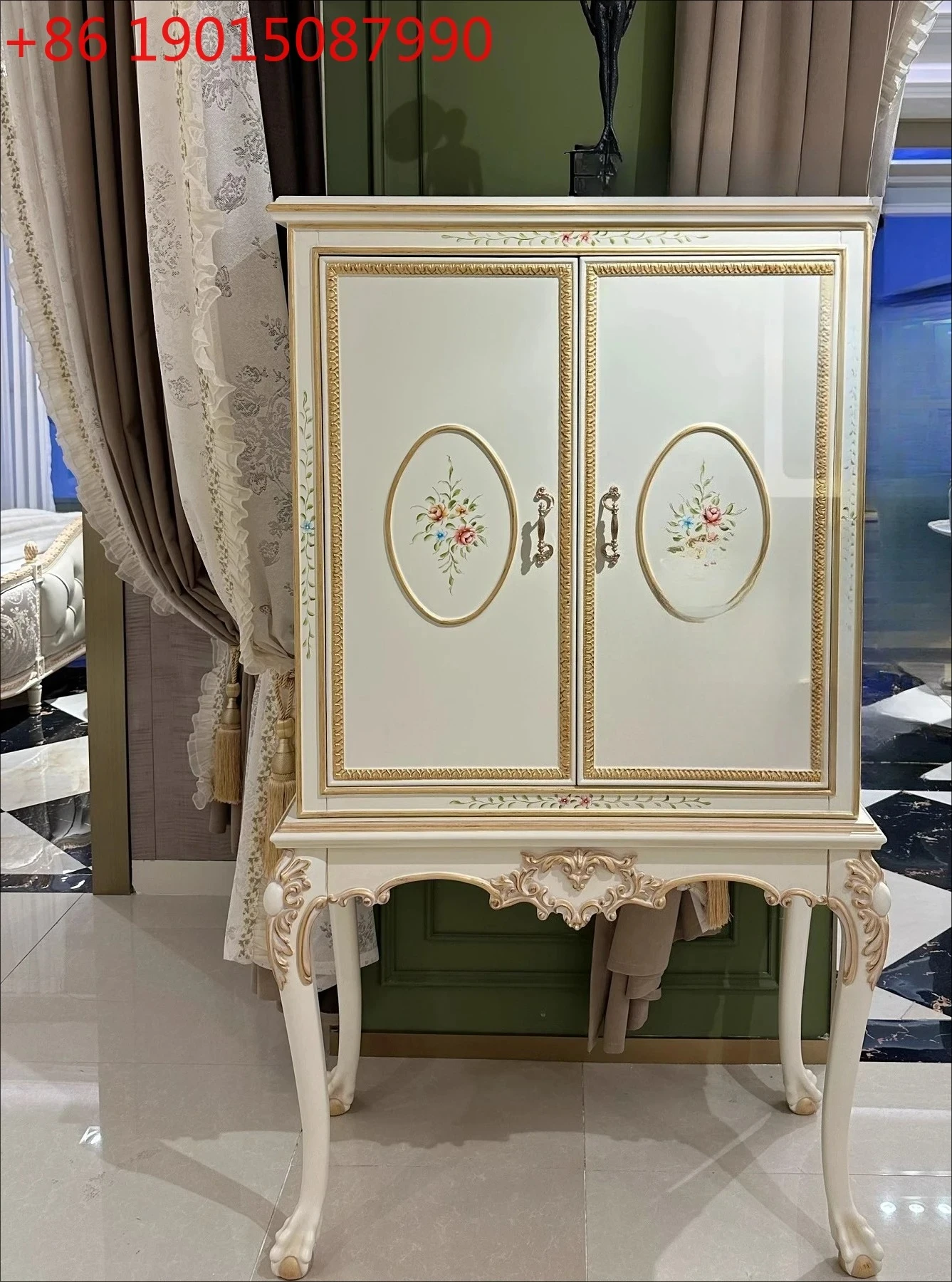 American and French retro European court style villa mansion painting art storage wine cabinet designer
American and French retro European court style villa mansion painting art storage wine cabinet designer