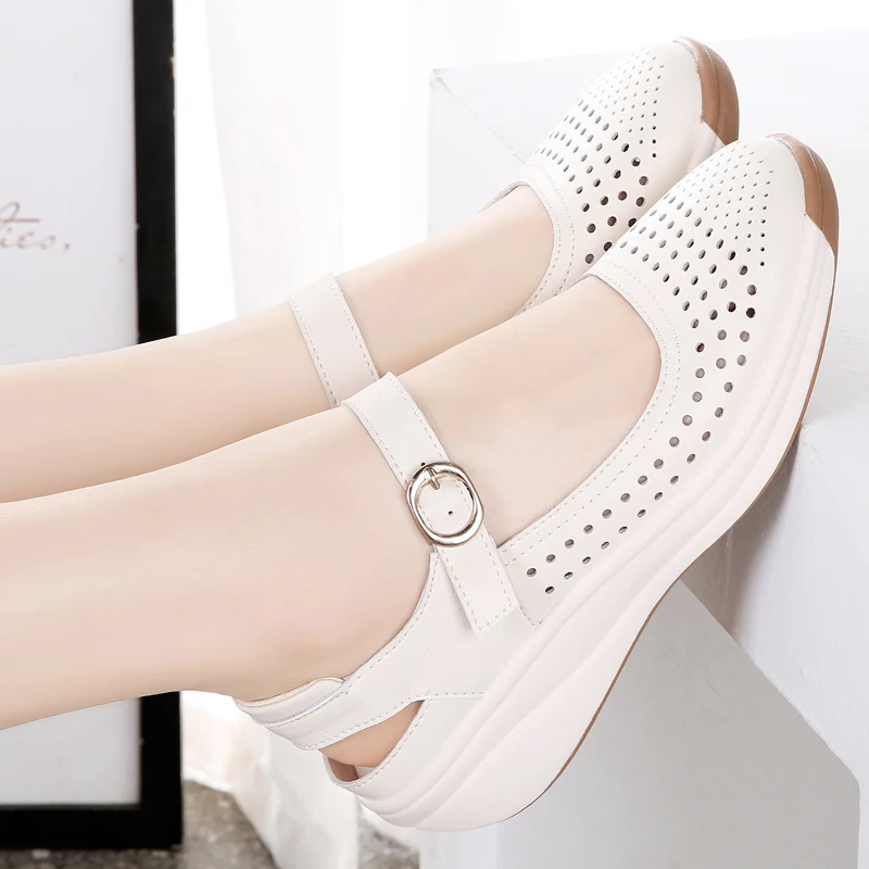 Women's Summer Comfortable Hollow out Soft Bot Leather Sandals Spor Toe Covering Casual Sle round Toe mid Heel
Women's Summer Comfortable Hollow out Soft Bot Leather Sandals Spor Toe Covering Casual Sle round Toe mid Heel