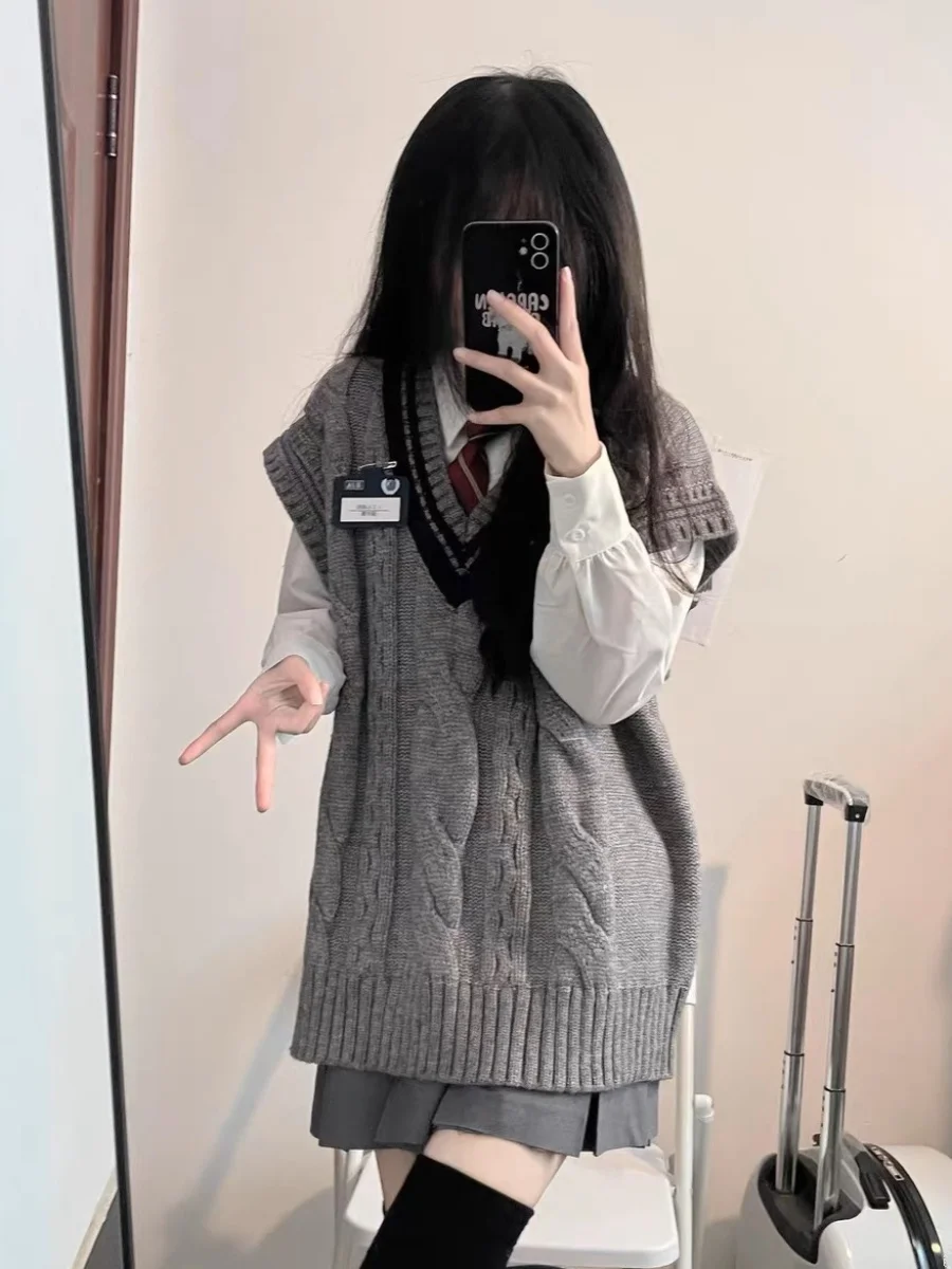 ay Knitted orm Vest Set Women's Sweet Sle V-Ne Two-Piece Suit Autumn Winter College Faion Sweater irt Layering
ay Knitted orm Vest Set Women's Sweet Sle V-Ne Two-Piece Suit Autumn Winter College Faion Sweater irt Layering