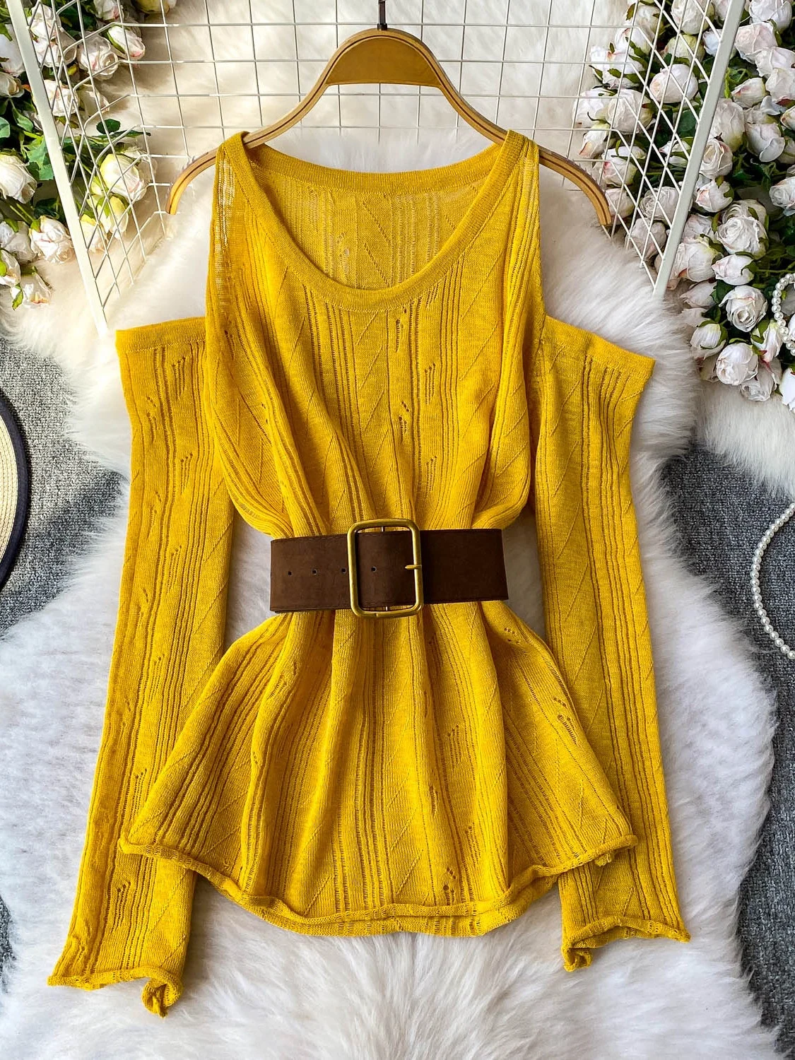 Chic Knitted Long Sve round Ne Sweater Women's Autumn Design Belt Waist Slimming Top Korean Sle Commute Faion
Chic Knitted Long Sve round Ne Sweater Women's Autumn Design Belt Waist Slimming Top Korean Sle Commute Faion