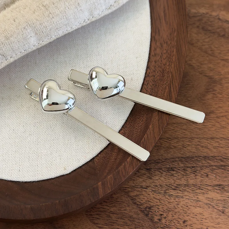 Изящная серебристая металлическая заколка-сердечко для волос в корейском стиле, для фиксации боковых прядей и челки, для женщин и девушек, на каждый день
Изящная серебристая металлическая заколка-сердечко для волос в корейском стиле, для фиксации боковых прядей и челки, для женщин и девушек, на каждый день