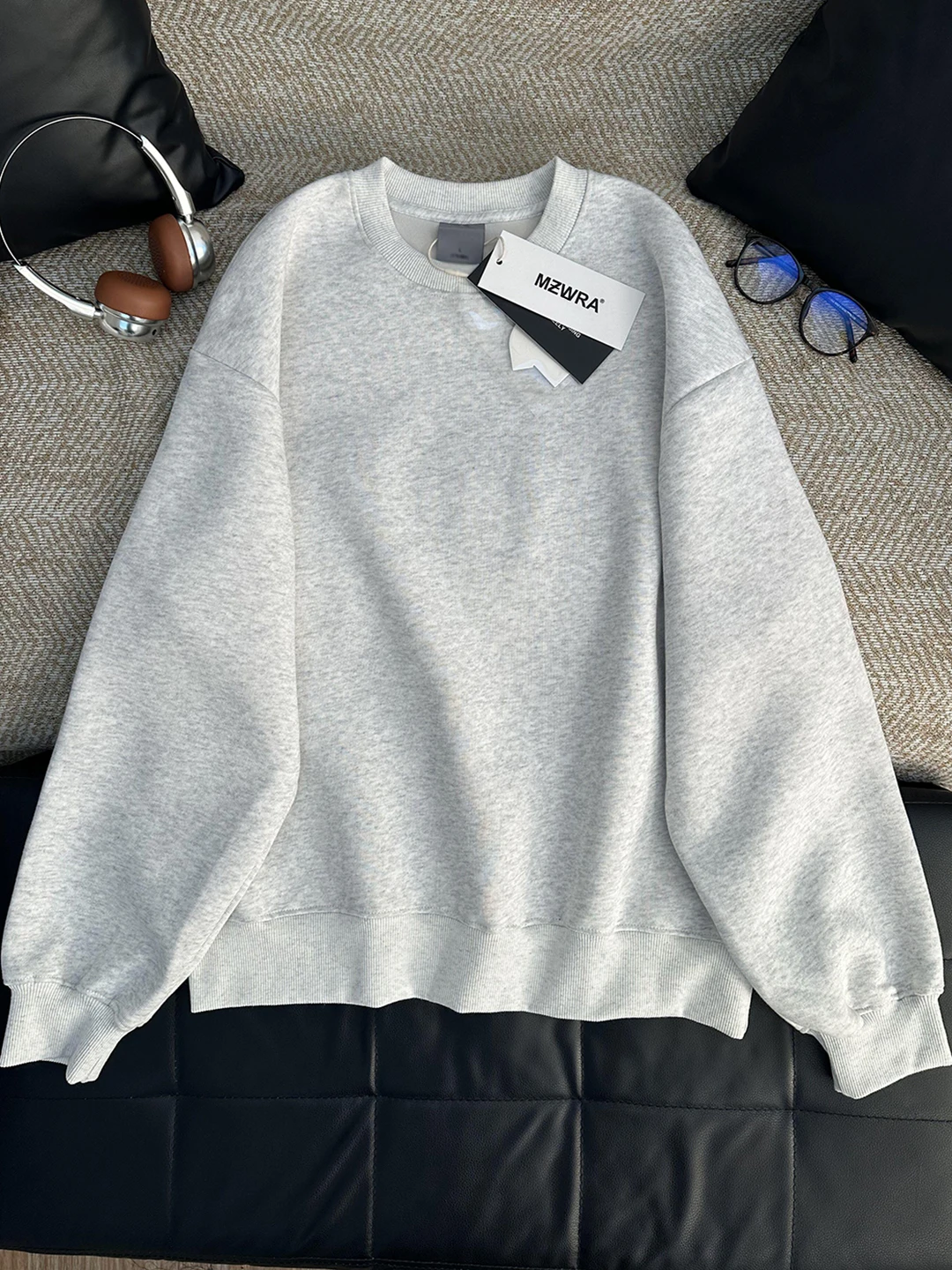 Men's Thickened Long Sleeve round Neck Sweatshirt Pure Cotton Autumn Winter Warm Comfortable Base Layer Shirt Cleanfit Style ...
Men's Thickened Long Sleeve round Neck Sweatshirt Pure Cotton Autumn Winter Warm Comfortable Base Layer Shirt Cleanfit Style ...