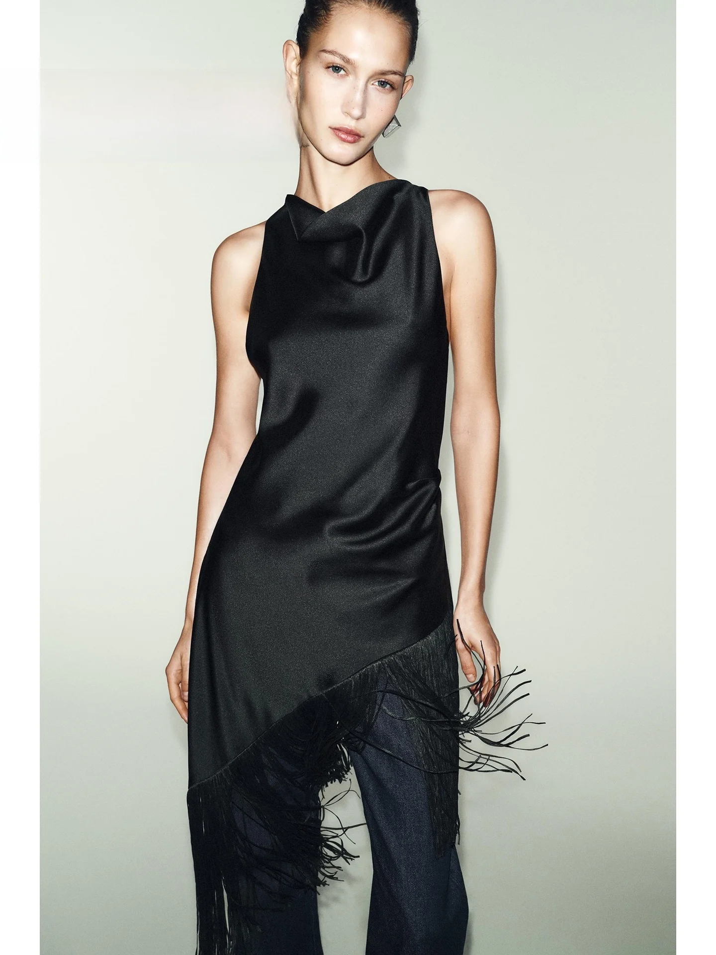 Summer 2026 Long Silk Satin Women's Top Drapey Asymmetrical Design Casual Fit Casual Sle No-Sve Mid-Length Casual Wear
Summer 2026 Long Silk Satin Women's Top Drapey Asymmetrical Design Casual Fit Casual Sle No-Sve Mid-Length Casual Wear