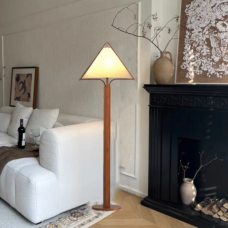 Французский винтажный средневековый стиль, треугольный тканевый торшер, деревянные светодиодные торшеры, диваны для спальни, кабинет, декоративный дом
Французский винтажный средневековый стиль, треугольный тканевый торшер, деревянные светодиодные торшеры, диваны для спальни, кабинет, декоративный дом