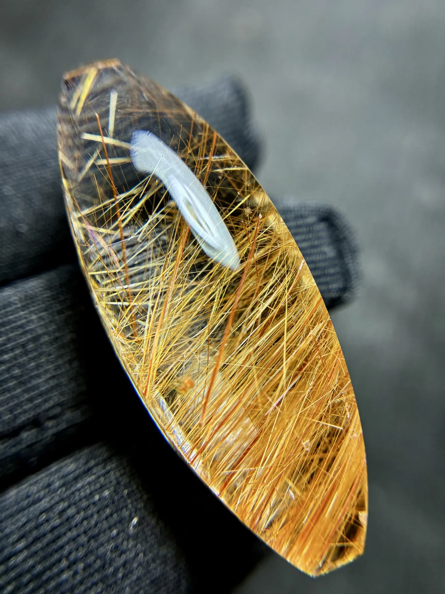 Подвеска из натурального золота с рутилированным кварцем 40,6*15,9 мм, ювелирные изделия из рутилированного кварца, медь 40*30*13 мм для мужчин и женщин, Бразилия AAAAAAA
Подвеска из натурального золота с рутилированным кварцем 40,6*15,9 мм, ювелирные изделия из рутилированного кварца, медь 40*30*13 мм для мужчин и женщин, Бразилия AAAAAAA