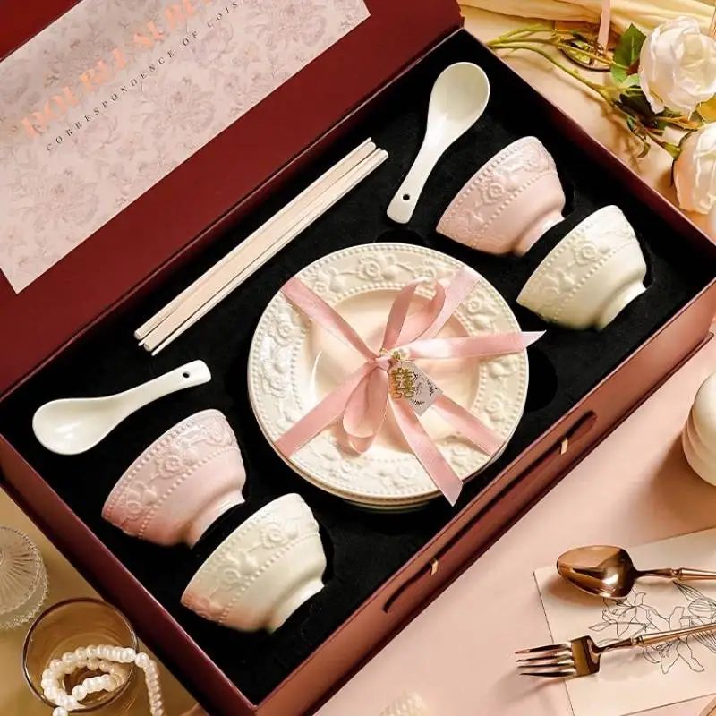 Кремовый обеденный набор для вечеринки, тарелки, белые дизайнерские элегантные роскошные тарелки, обеденные наборы, керамические круглые кухонные тарелки Aparelho De Jantar
Кремовый обеденный набор для вечеринки, тарелки, белые дизайнерские элегантные роскошные тарелки, обеденные наборы, керамические круглые кухонные тарелки Aparelho De Jantar