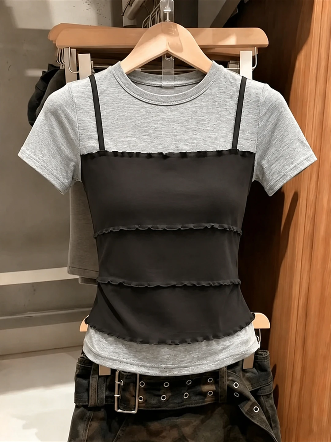 Korean Style Color Block Short Sleeve round Neck Top Women's Fashion Versatile Basic Color T-Shirt Commute Silk Blouse
Korean Style Color Block Short Sleeve round Neck Top Women's Fashion Versatile Basic Color T-Shirt Commute Silk Blouse