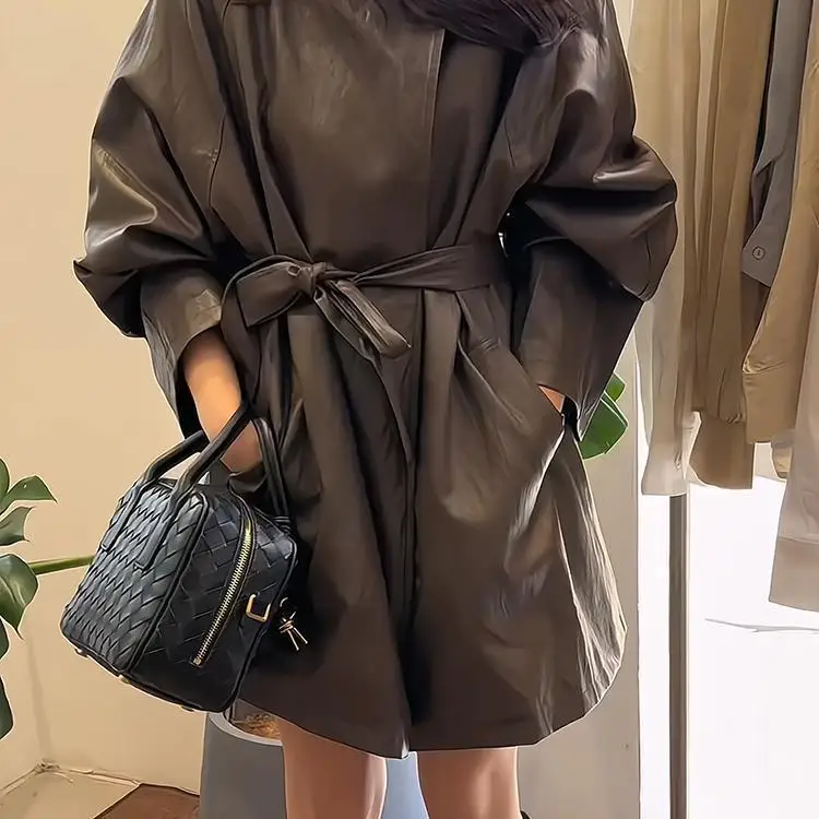 High-end Temperament Age-reducing Mid-length Leather Jacket Women's 2025 Autumn New Small Top
High-end Temperament Age-reducing Mid-length Leather Jacket Women's 2025 Autumn New Small Top
