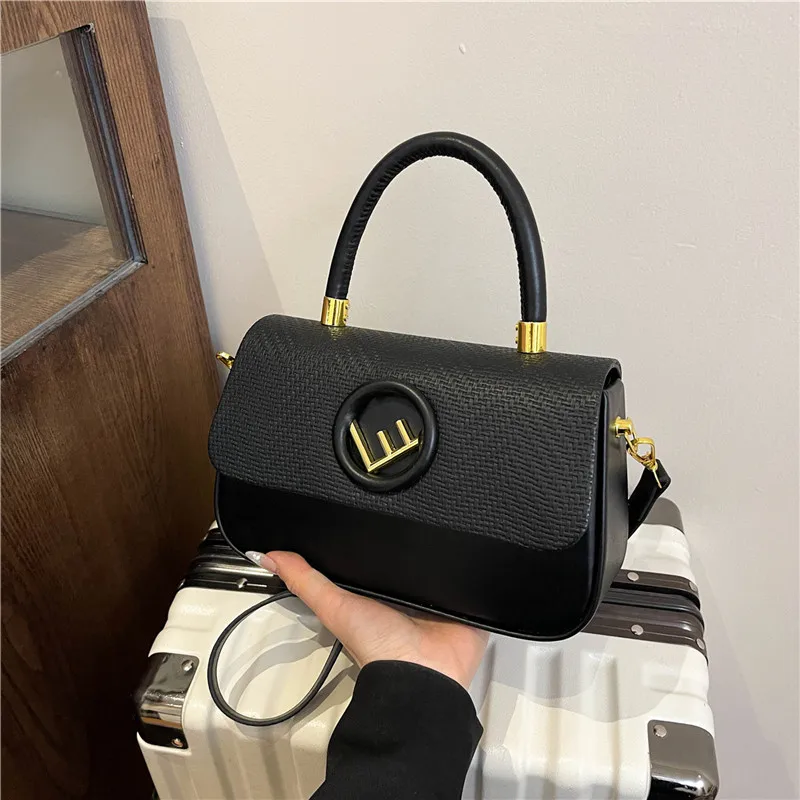 Designer Classic Leather Tote Bag For Women - Minimalist Casual Crossbody Purse With Chic Letter Logo & Large Capacity
Designer Classic Leather Tote Bag For Women - Minimalist Casual Crossbody Purse With Chic Letter Logo & Large Capacity
