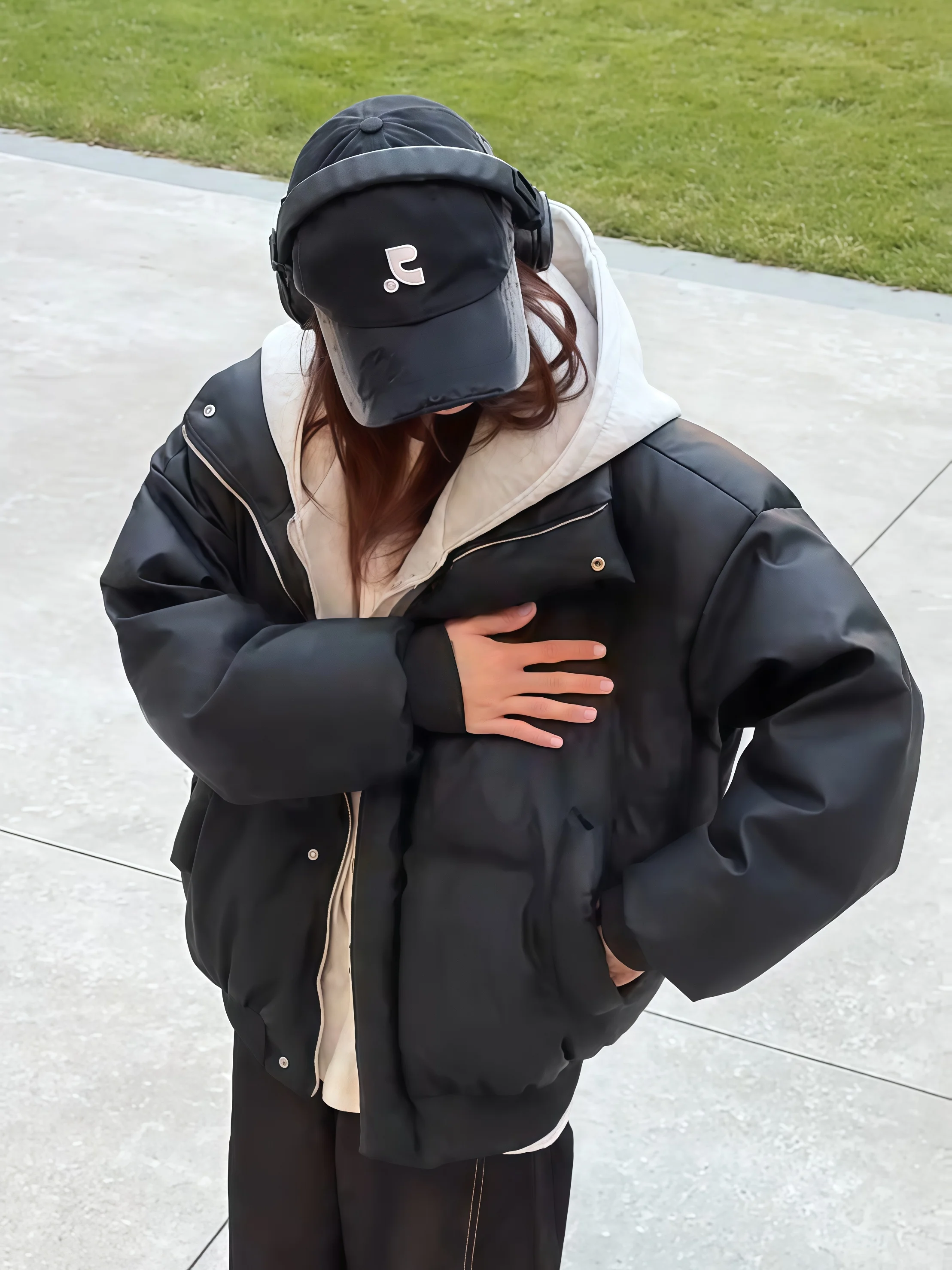 Утепленная хлопковая куртка-пуховик для женщин, теплая, с капюшоном, на молнии, с длинными рукавами, зимнее пальто
Утепленная хлопковая куртка-пуховик для женщин, теплая, с капюшоном, на молнии, с длинными рукавами, зимнее пальто