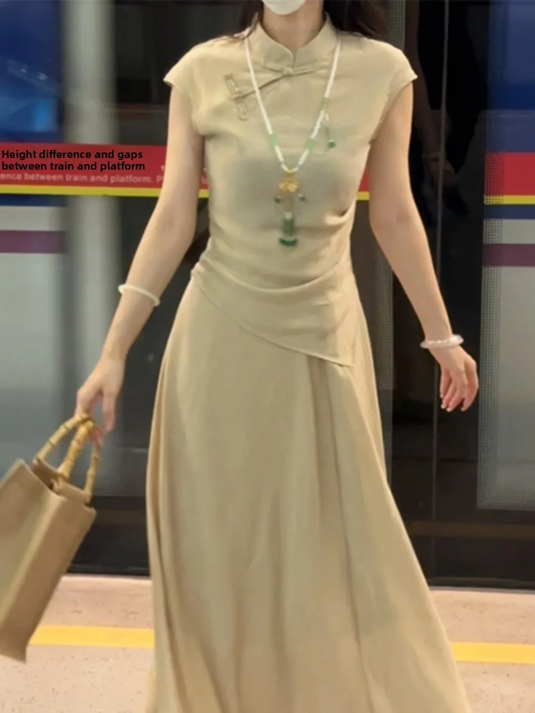 Elegant Short Sleeve Slim Fit Shirt And Midi Skirt Set Women's Fashionable Summer 2026 New Chinese Style Gentle Personality
Elegant Short Sleeve Slim Fit Shirt And Midi Skirt Set Women's Fashionable Summer 2026 New Chinese Style Gentle Personality