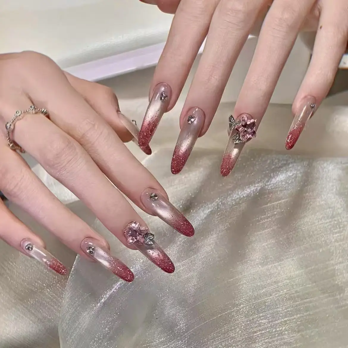 10pcs Handmade French Press On Nails Glitter Cat's Eye Gradient Rhinestone Design Long Oval False Nail Wearable Nail Tips Art
10pcs Handmade French Press On Nails Glitter Cat's Eye Gradient Rhinestone Design Long Oval False Nail Wearable Nail Tips Art