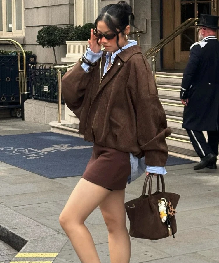 Women Solid Suede Oversize Bomber Jacket Autumn Vintage Long Sleeve Zipper Lapel Cropped Coats Female Chic Clothes
Women Solid Suede Oversize Bomber Jacket Autumn Vintage Long Sleeve Zipper Lapel Cropped Coats Female Chic Clothes