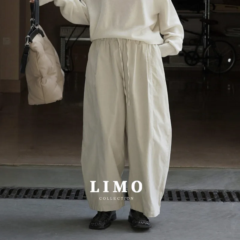 LIMO 2025, осень-зима, новые простые эластичные бархатные изогнутые повседневные брюки в стиле INS, свободные широкие длинные брюки для женщин
LIMO 2025, осень-зима, новые простые эластичные бархатные изогнутые повседневные брюки в стиле INS, свободные широкие длинные брюки для женщин