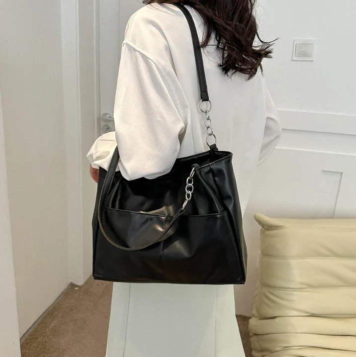 High Quality Texture Large Bag for Women Korean Version Large Capacity Soft Shoulder Tote Commuter Bag
High Quality Texture Large Bag for Women Korean Version Large Capacity Soft Shoulder Tote Commuter Bag