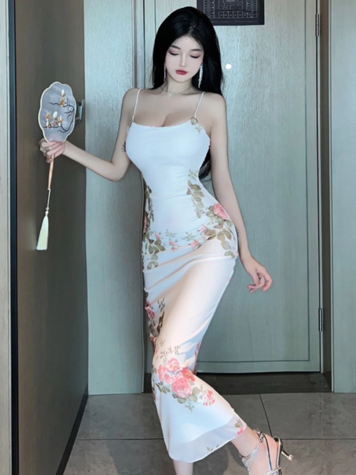 Сексуальное облегающее платье миди с цветочным принтом и вставками, без бретелек, от Gege Home Street, с эластичной талией, из сетчатого материала, без рукавов
Сексуальное облегающее платье миди с цветочным принтом и вставками, без бретелек, от Gege Home Street, с эластичной талией, из сетчатого материала, без рукавов