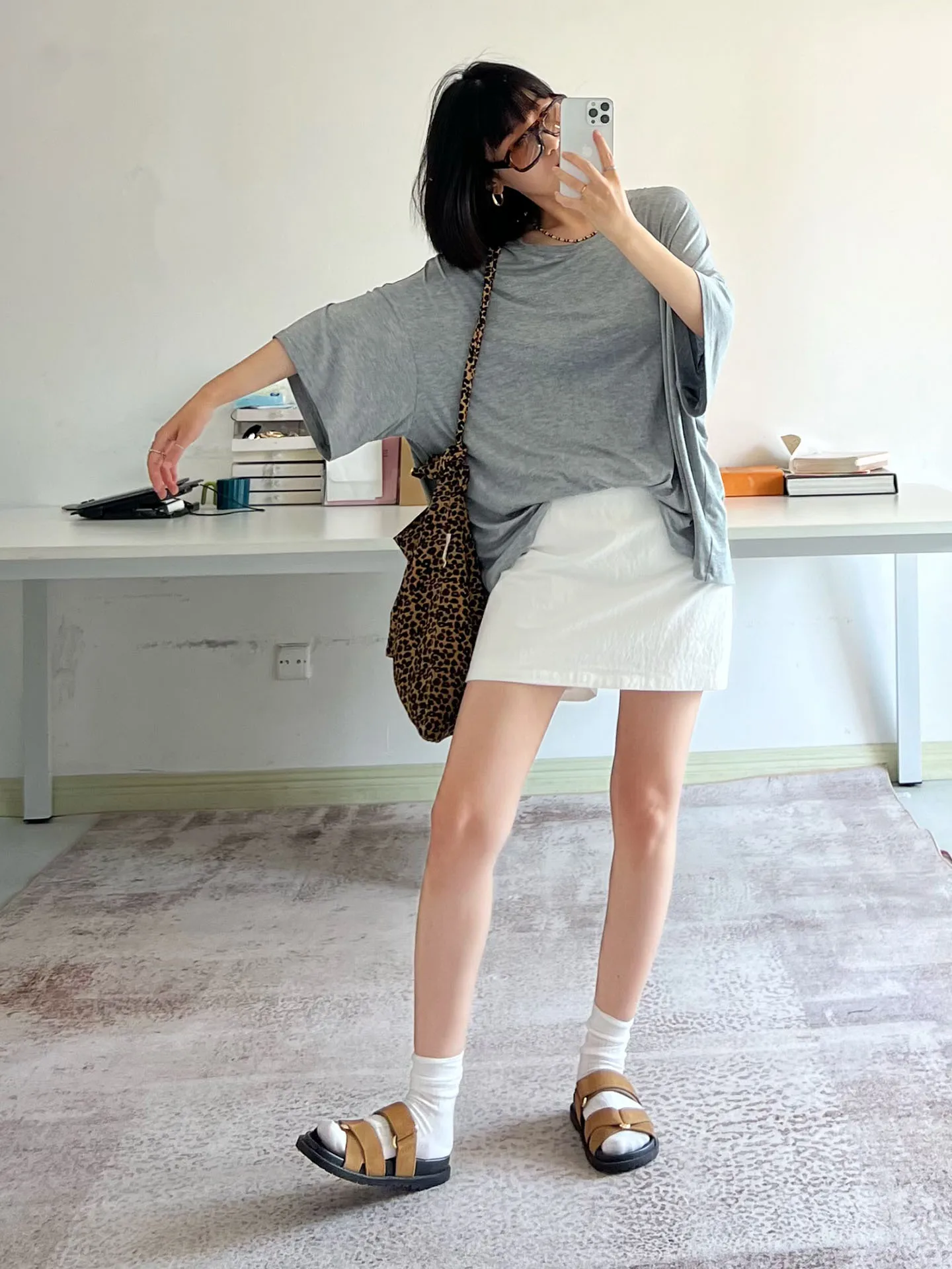 Летняя женская футболка свободного кроя с круглым вырезом, тонкая, с коротким рукавом, повседневная, для города
Летняя женская футболка свободного кроя с круглым вырезом, тонкая, с коротким рукавом, повседневная, для города