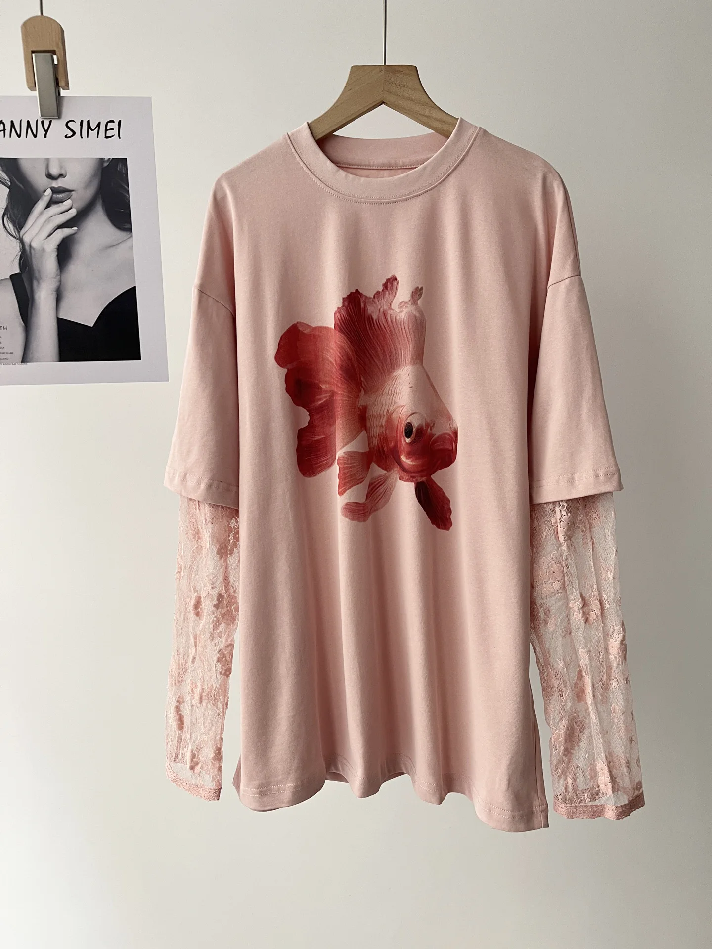 Spring and summer pink fake two-piece printed T-shirt casual fashion trend women's top 087-0119
Spring and summer pink fake two-piece printed T-shirt casual fashion trend women's top 087-0119