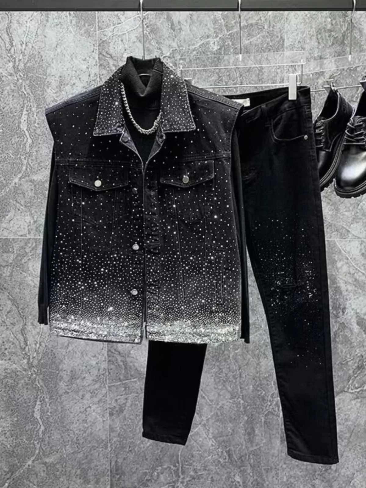 Spring Autumn New Heavy Du Design Trendy Vintage Diamond Embellied Men's Denim Vest Jaet No Sve Retro Sle
Spring Autumn New Heavy Du Design Trendy Vintage Diamond Embellied Men's Denim Vest Jaet No Sve Retro Sle