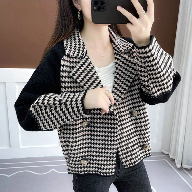 2023 New Autumn Winter Stitching Plaid Women Woolen Jacket Short Casual Suit Collar Female Coat Double breasted Ladies Outerwear
2023 New Autumn Winter Stitching Plaid Women Woolen Jacket Short Casual Suit Collar Female Coat Double breasted Ladies Outerwear