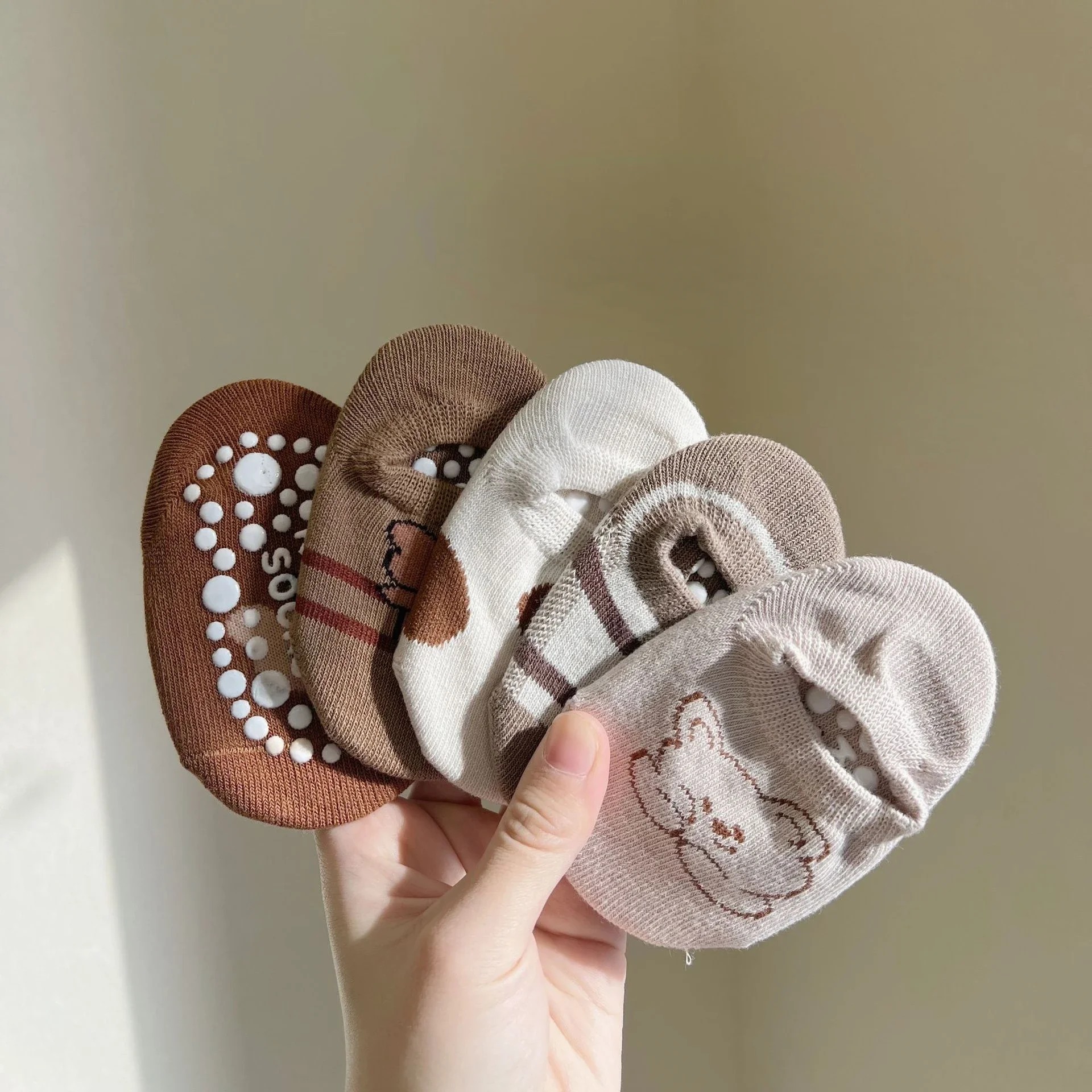 Korean Baby Shot Socks Rubber Anti-slip Floor Socks Cute Coffee Color Bear Newborn Infant Toddler Kids Socks 0-6years Old
Korean Baby Shot Socks Rubber Anti-slip Floor Socks Cute Coffee Color Bear Newborn Infant Toddler Kids Socks 0-6years Old