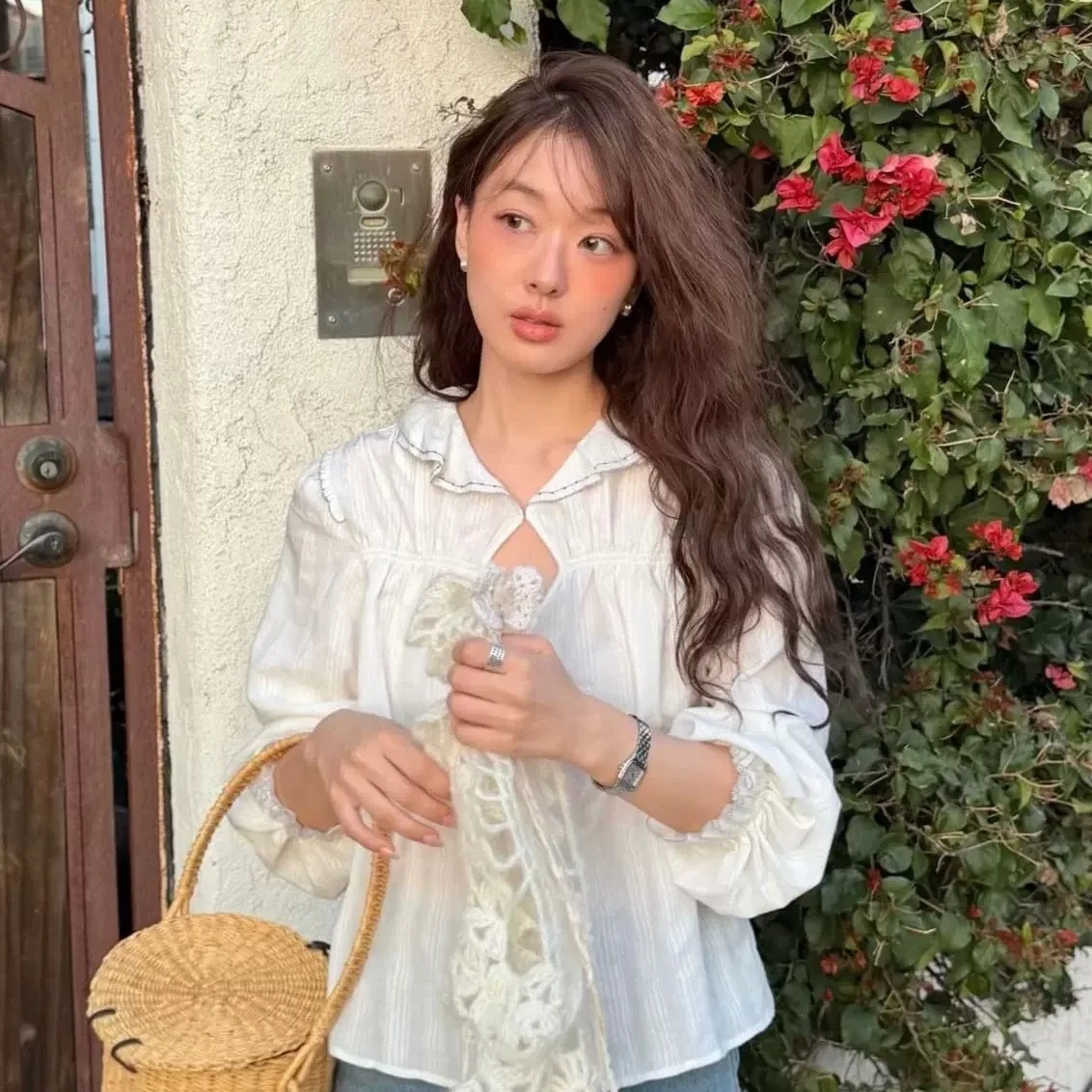 Elegant Long Sleeve Shirt French Style Half Open Collar Lace Trim Korean Fashion Breathable Comfortable Women's Top
Elegant Long Sleeve Shirt French Style Half Open Collar Lace Trim Korean Fashion Breathable Comfortable Women's Top