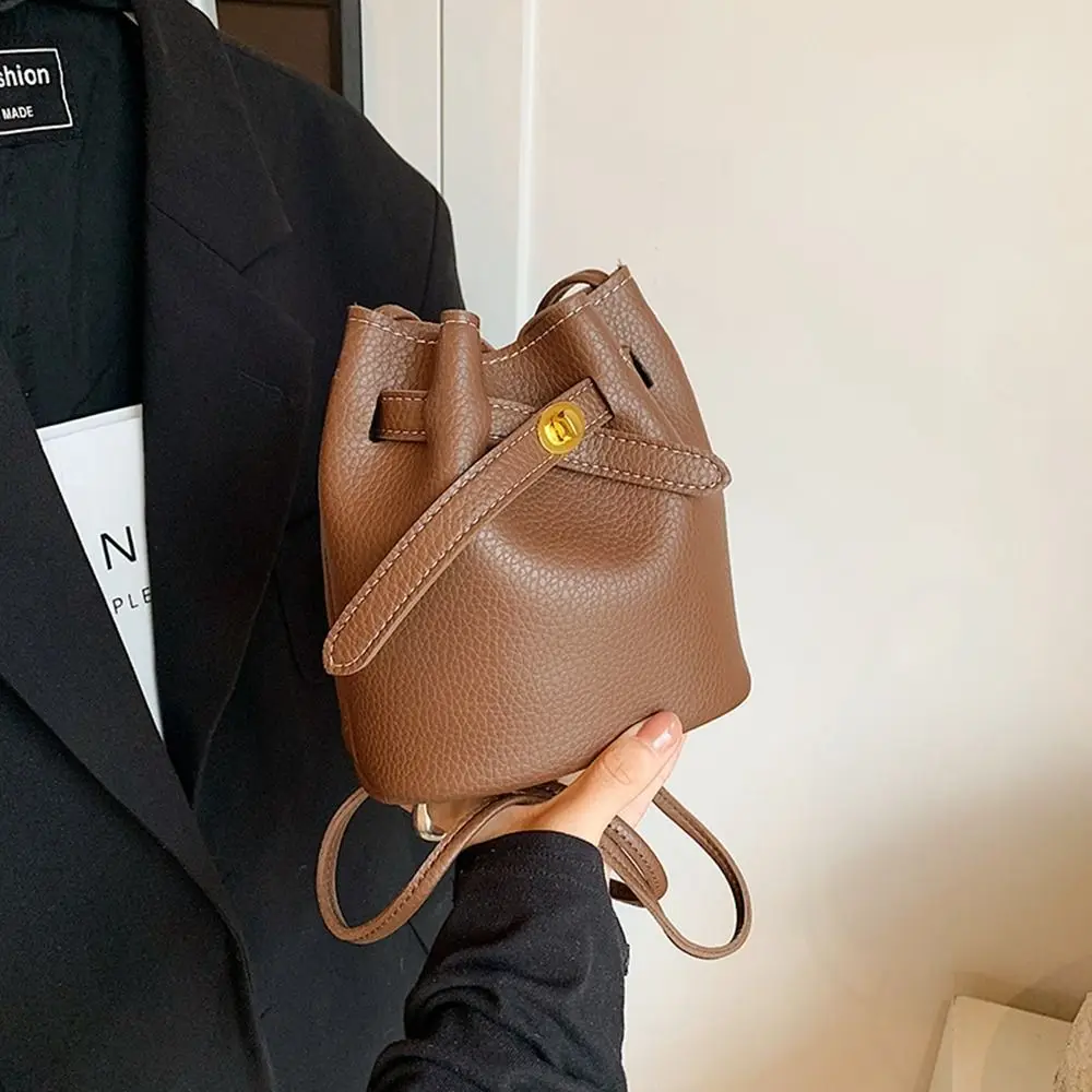Elegant Pure Color PU Leather Bucket Bag Mini Purse Crossbody Bag Cute Large Capacity Shoulder Bag Streetwear
Elegant Pure Color PU Leather Bucket Bag Mini Purse Crossbody Bag Cute Large Capacity Shoulder Bag Streetwear
