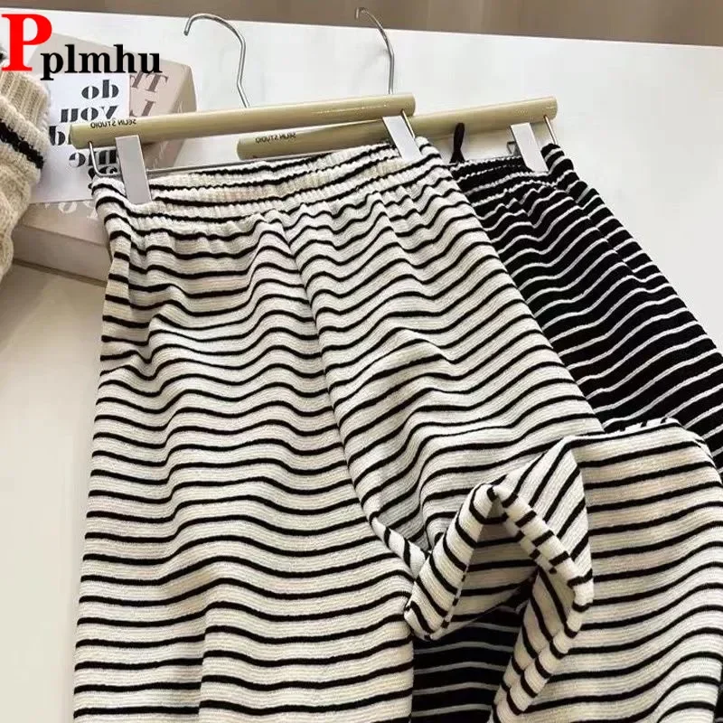 Korea Lace-up High Waist Striped Sweatpants Women Fall Winter New Pantalones Warm Basic Fashion Casual Baggy Wide Leg Spodnie
Korea Lace-up High Waist Striped Sweatpants Women Fall Winter New Pantalones Warm Basic Fashion Casual Baggy Wide Leg Spodnie