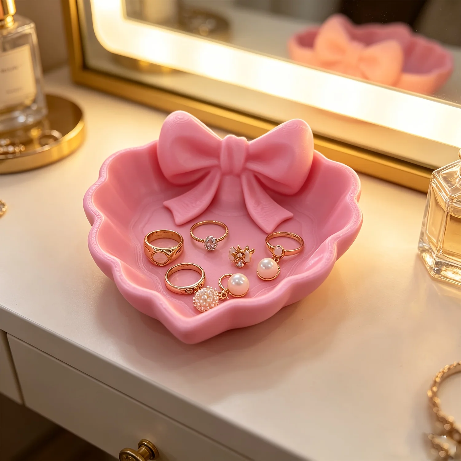 1 Piece of Jewelry Tray in the Shape of a Heart with a Bow, Pink Bow Style, Made of Durable Plastic, Suitable for Storing Jewelry, Rings, Etc., Ideal for Placing on the Dressing Table, Desk, Nightstand, or as a Decorative Item on the Tabletop.
1 Piece of Jewelry Tray in the Shape of a Heart with a Bow, Pink Bow Style, Made of Durable Plastic, Suitable for Storing Jewelry, Rings, Etc., Ideal for Placing on the Dressing Table, Desk, Nightstand, or as a Decorative Item on the Tabletop.